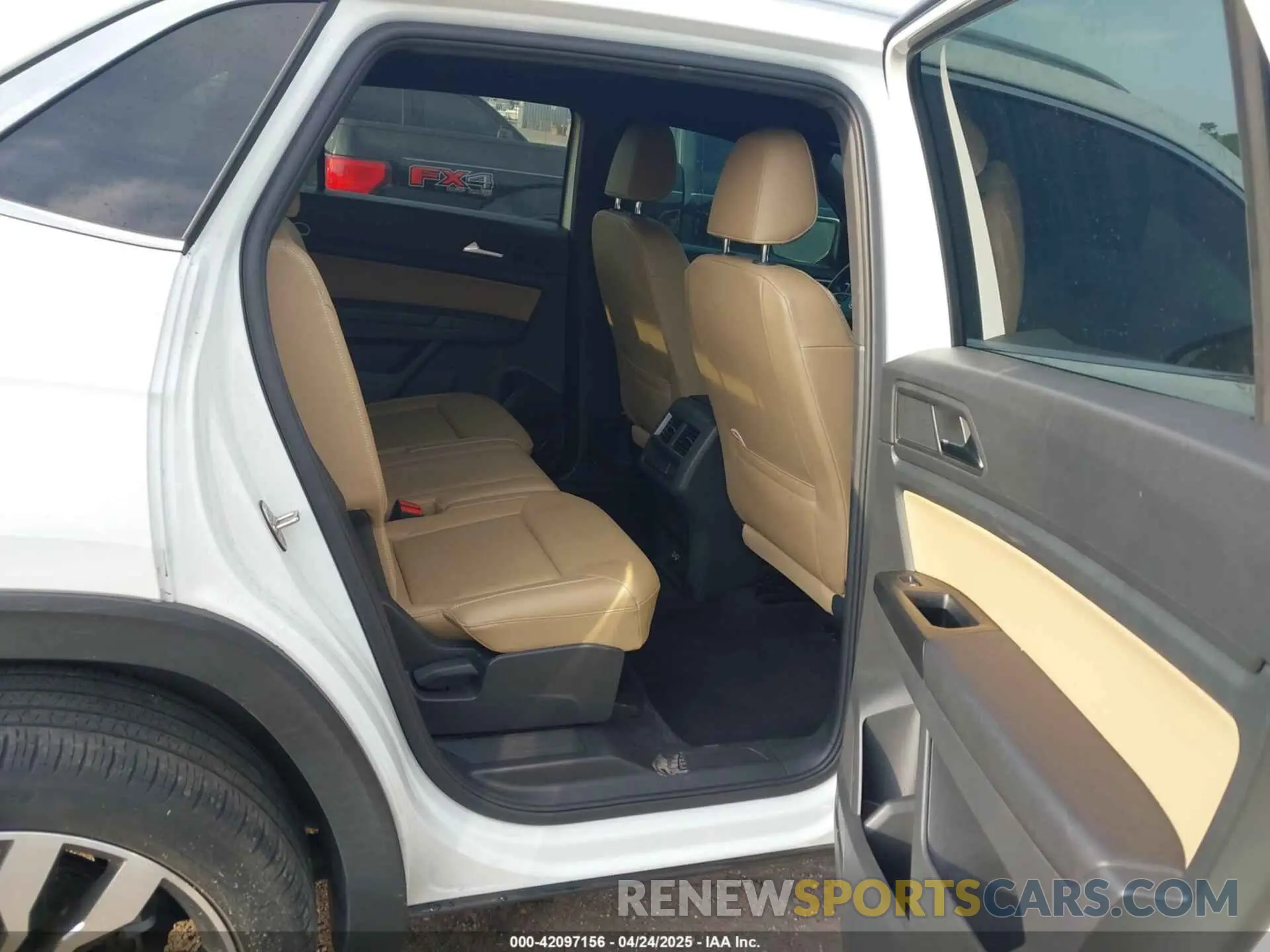 8 Photograph of a damaged car 1V2RE2CA2LC232187 VOLKSWAGEN ATLAS CROSS SPORT 2020