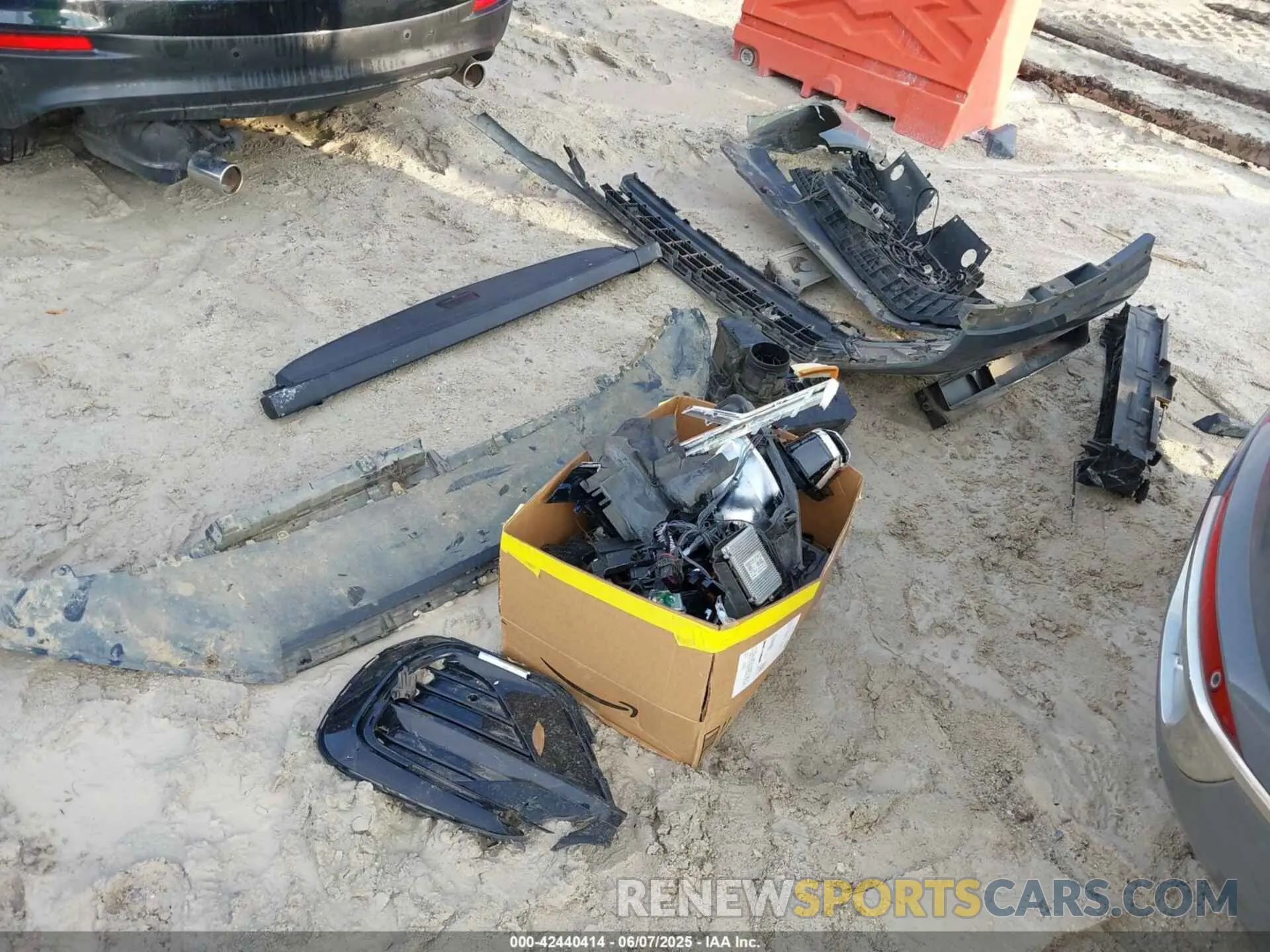 12 Photograph of a damaged car 1V2RE2CA6LC217059 VOLKSWAGEN ATLAS CROSS SPORT 2020