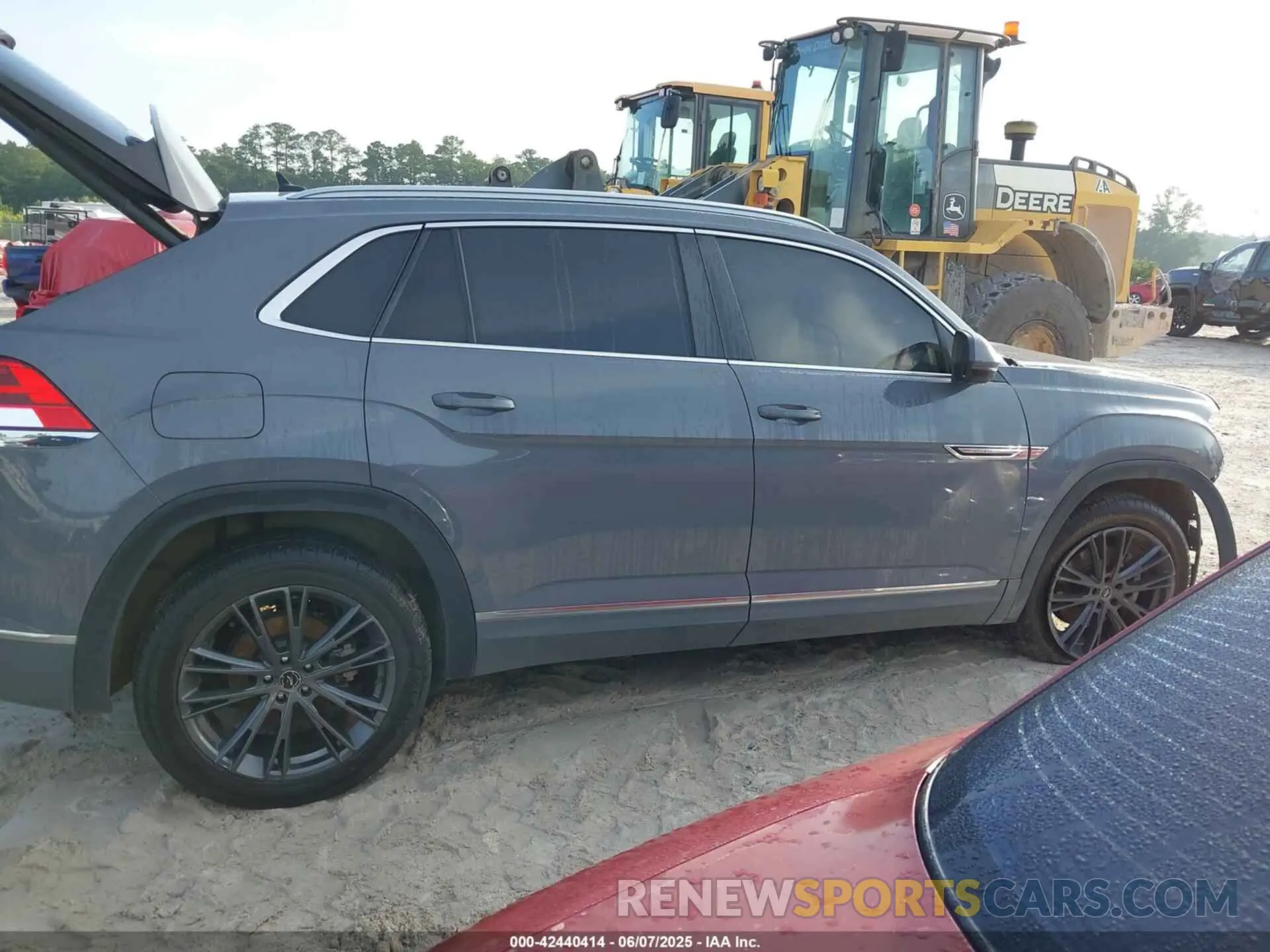 14 Photograph of a damaged car 1V2RE2CA6LC217059 VOLKSWAGEN ATLAS CROSS SPORT 2020