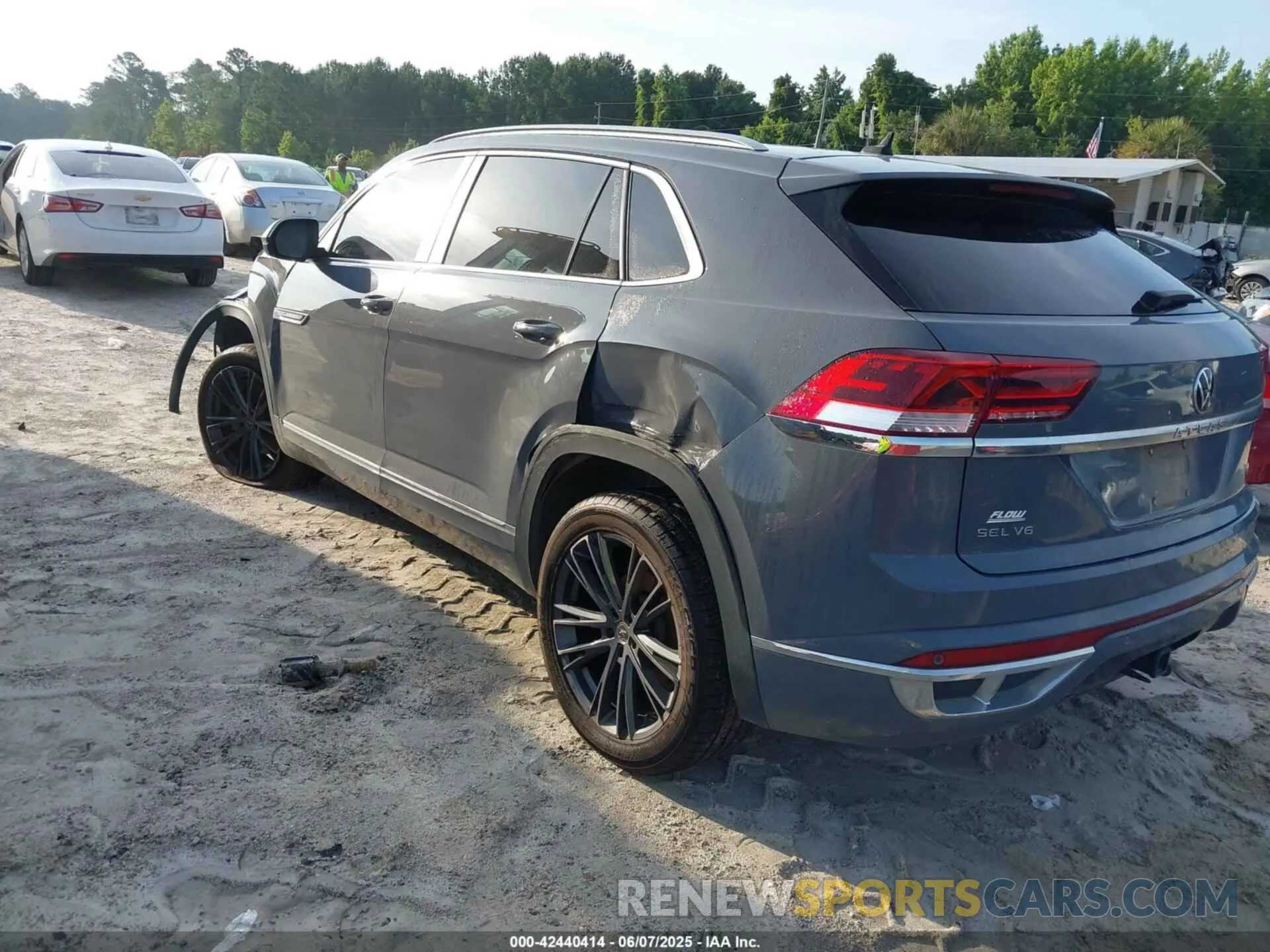 3 Photograph of a damaged car 1V2RE2CA6LC217059 VOLKSWAGEN ATLAS CROSS SPORT 2020