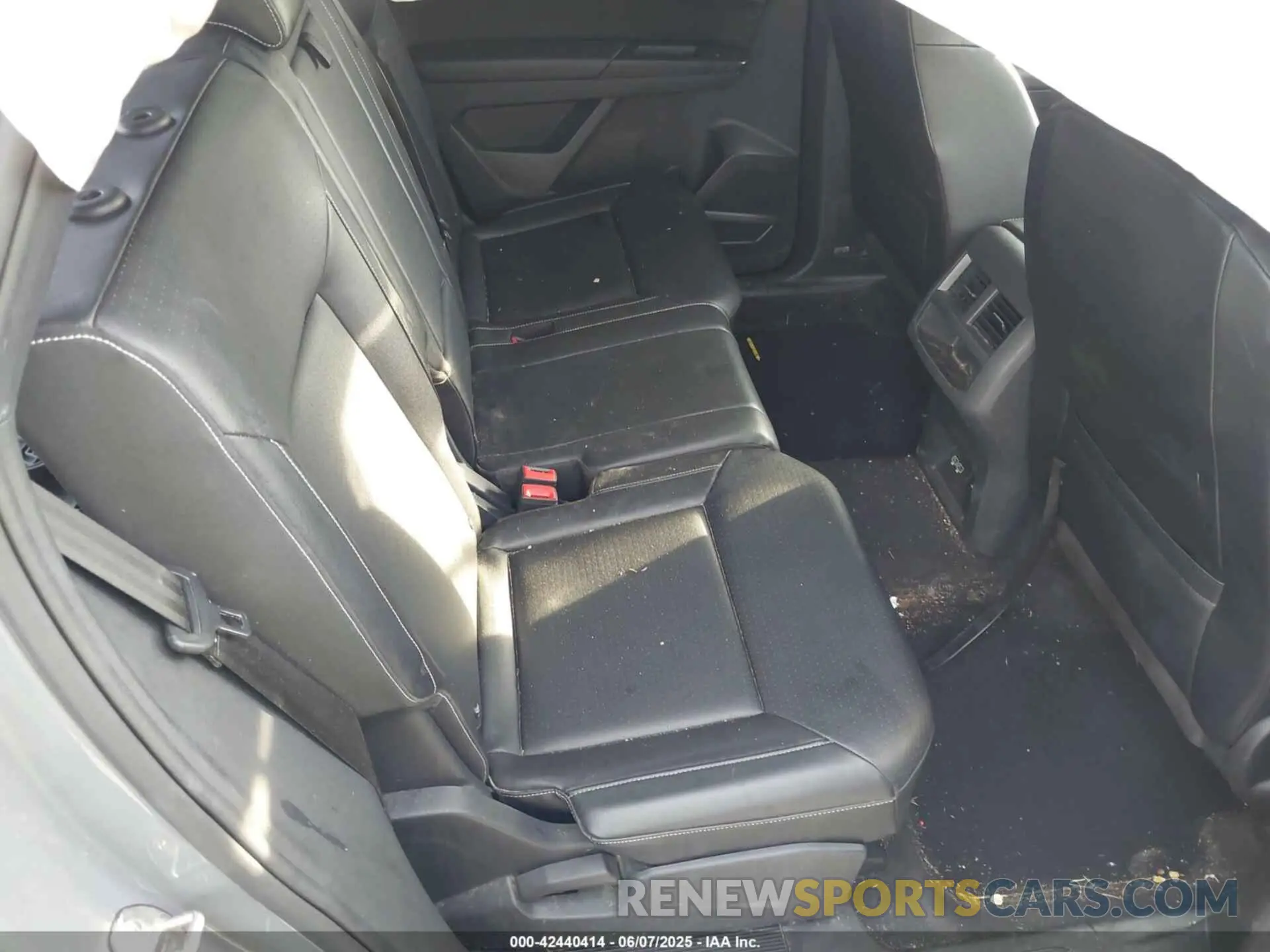 8 Photograph of a damaged car 1V2RE2CA6LC217059 VOLKSWAGEN ATLAS CROSS SPORT 2020