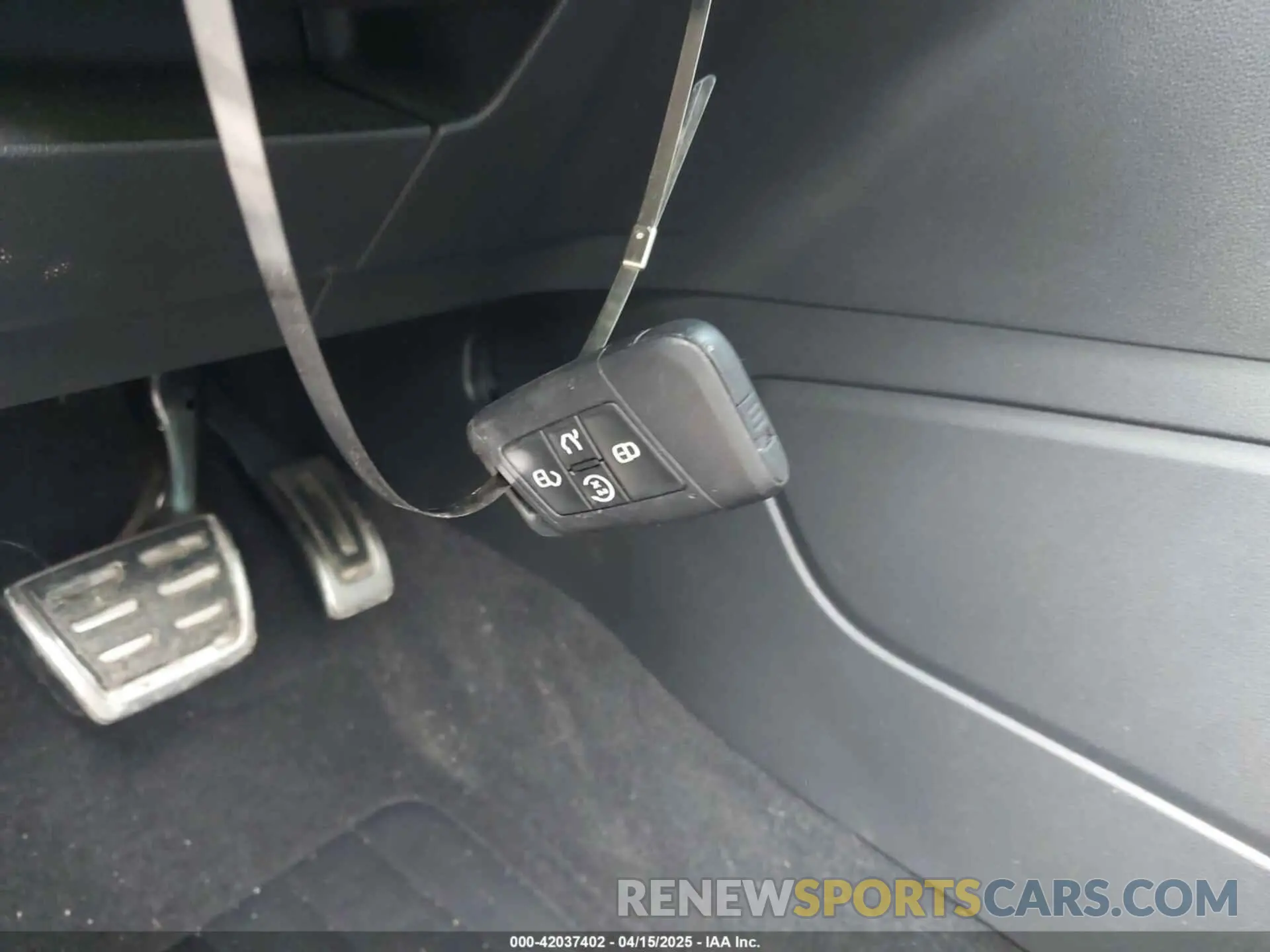 11 Photograph of a damaged car 1V2TE2CA5LC219388 VOLKSWAGEN ATLAS CROSS SPORT 2020
