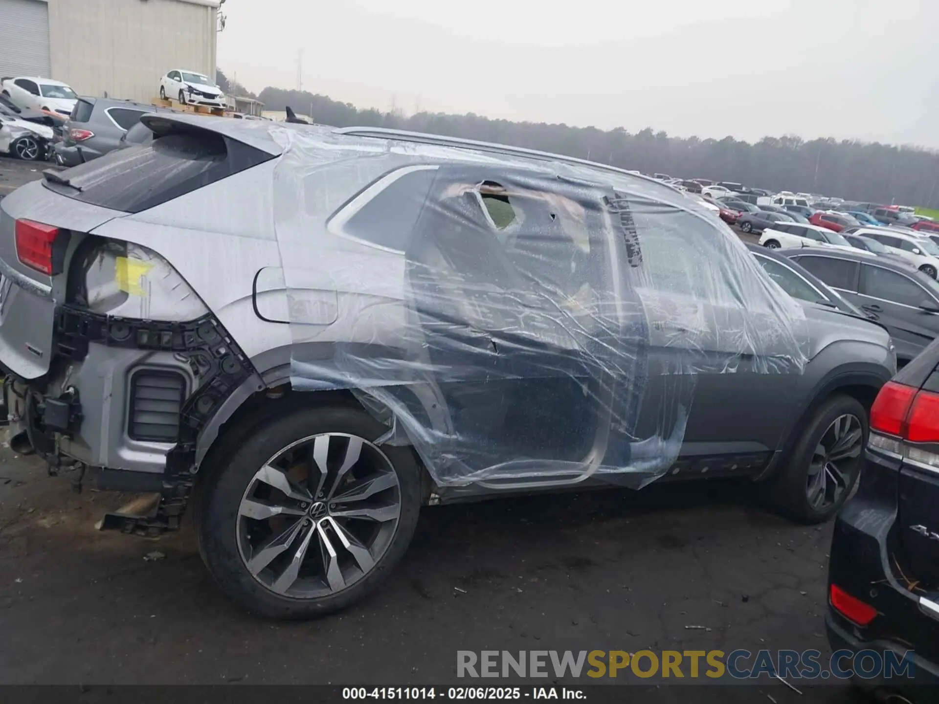 13 Photograph of a damaged car 1V2TE2CA8LC232863 VOLKSWAGEN ATLAS CROSS SPORT 2020