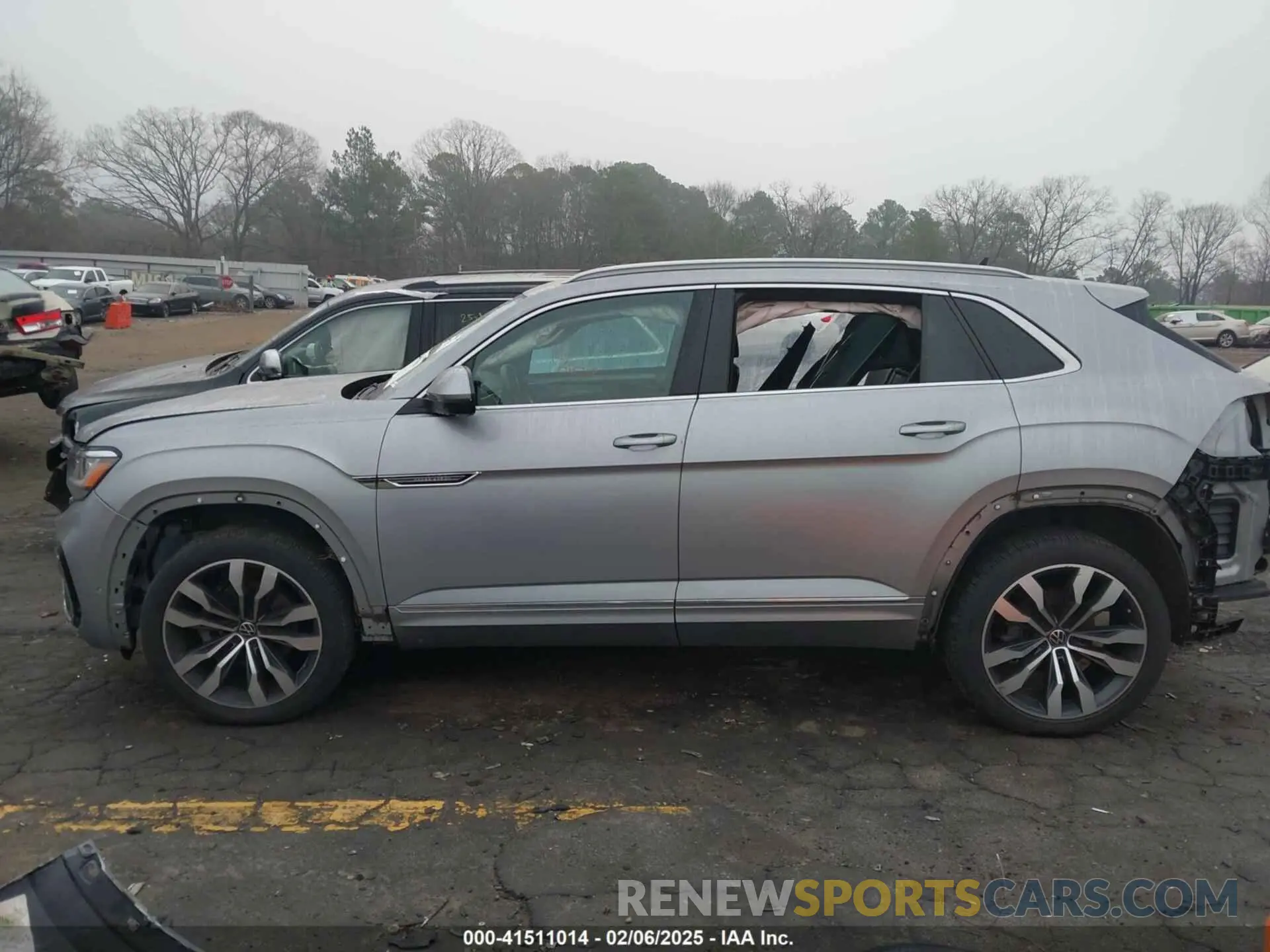 14 Photograph of a damaged car 1V2TE2CA8LC232863 VOLKSWAGEN ATLAS CROSS SPORT 2020
