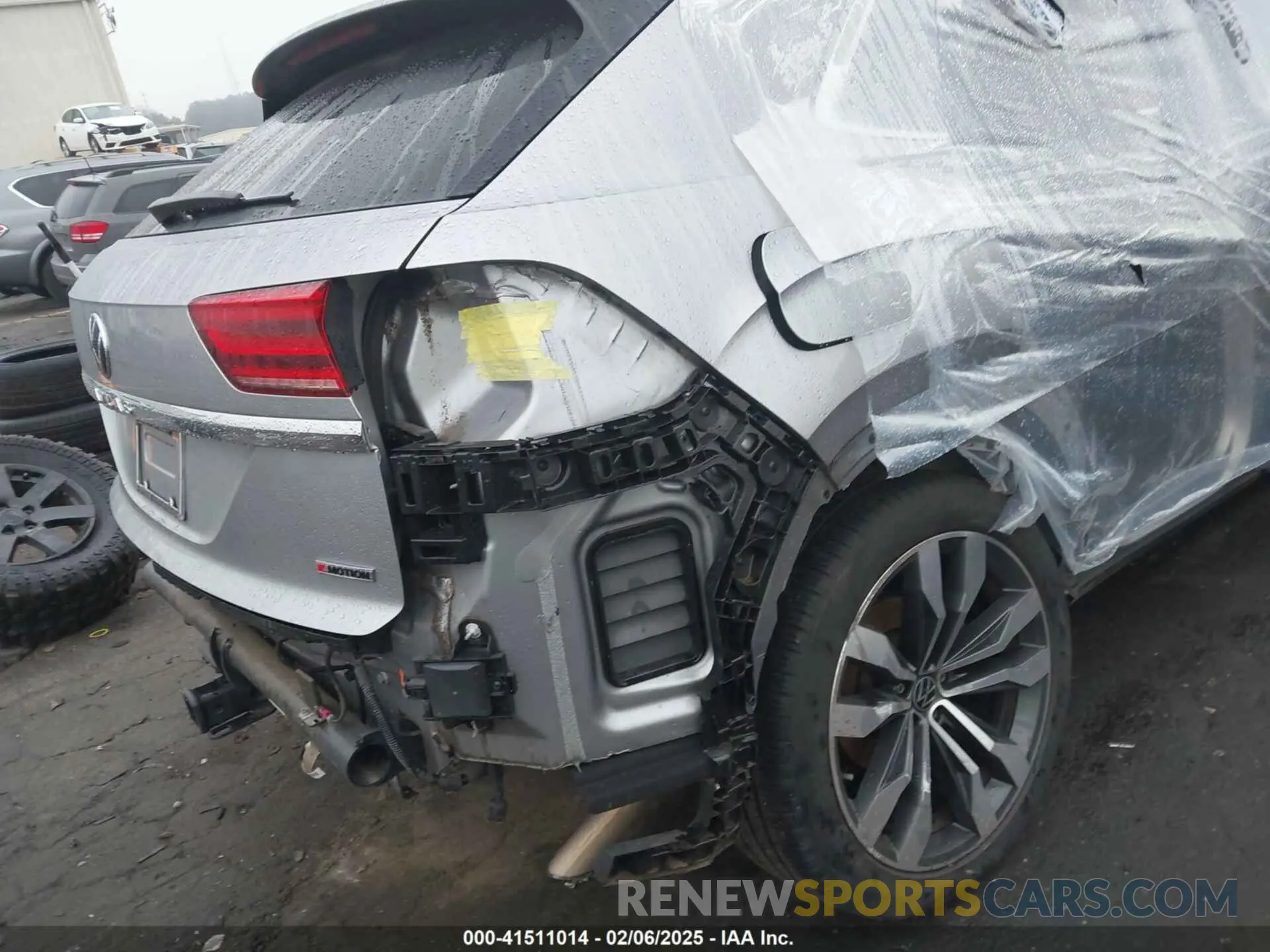 17 Photograph of a damaged car 1V2TE2CA8LC232863 VOLKSWAGEN ATLAS CROSS SPORT 2020