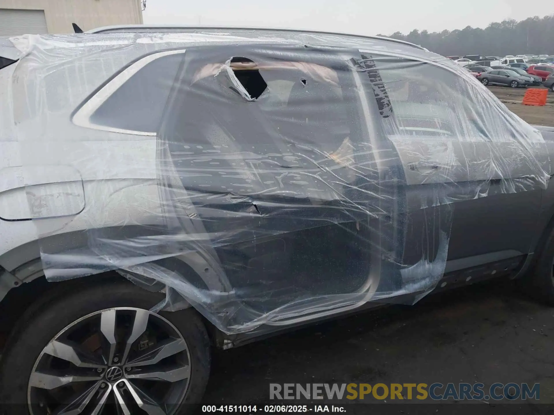 19 Photograph of a damaged car 1V2TE2CA8LC232863 VOLKSWAGEN ATLAS CROSS SPORT 2020