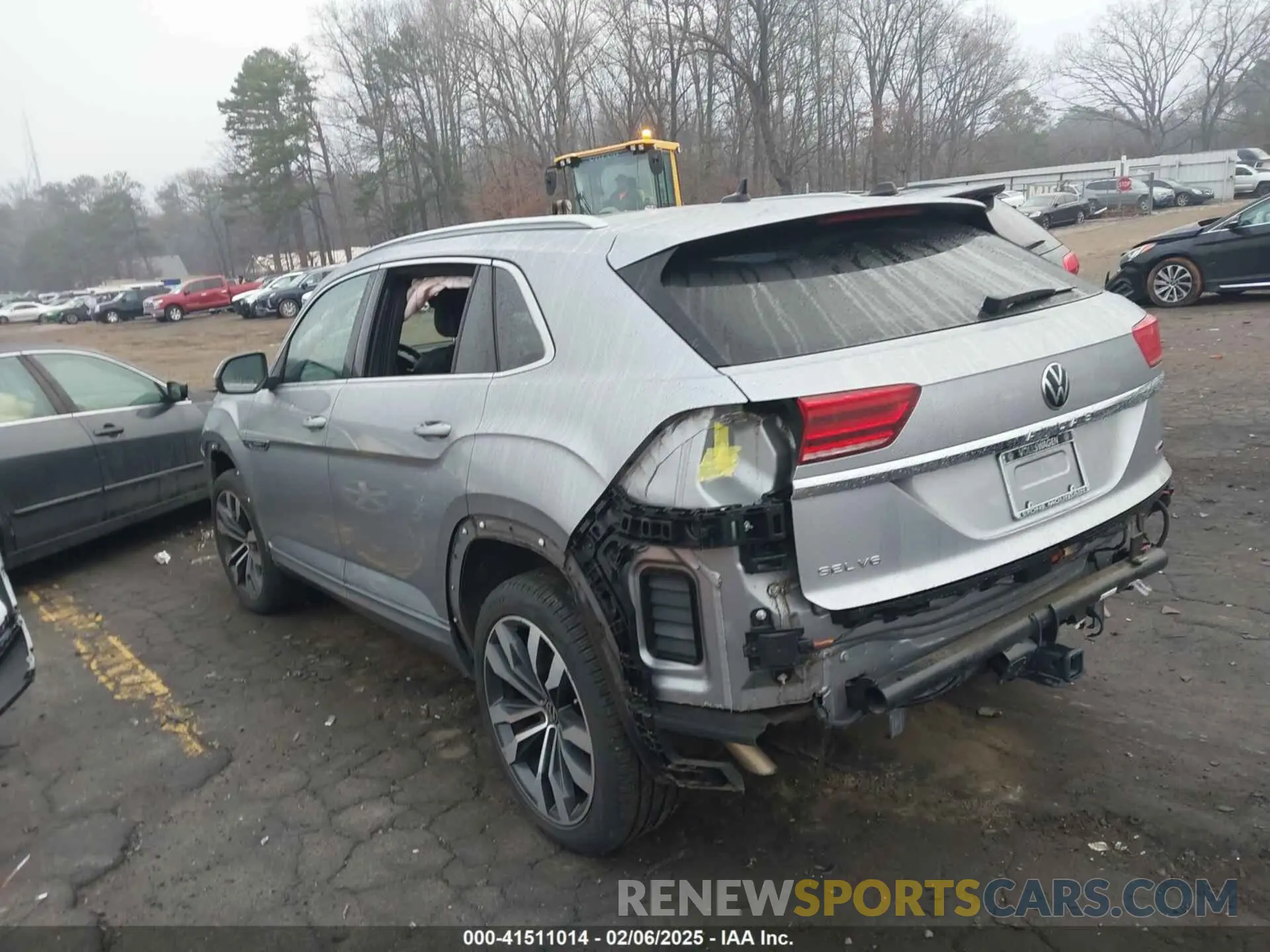 3 Photograph of a damaged car 1V2TE2CA8LC232863 VOLKSWAGEN ATLAS CROSS SPORT 2020