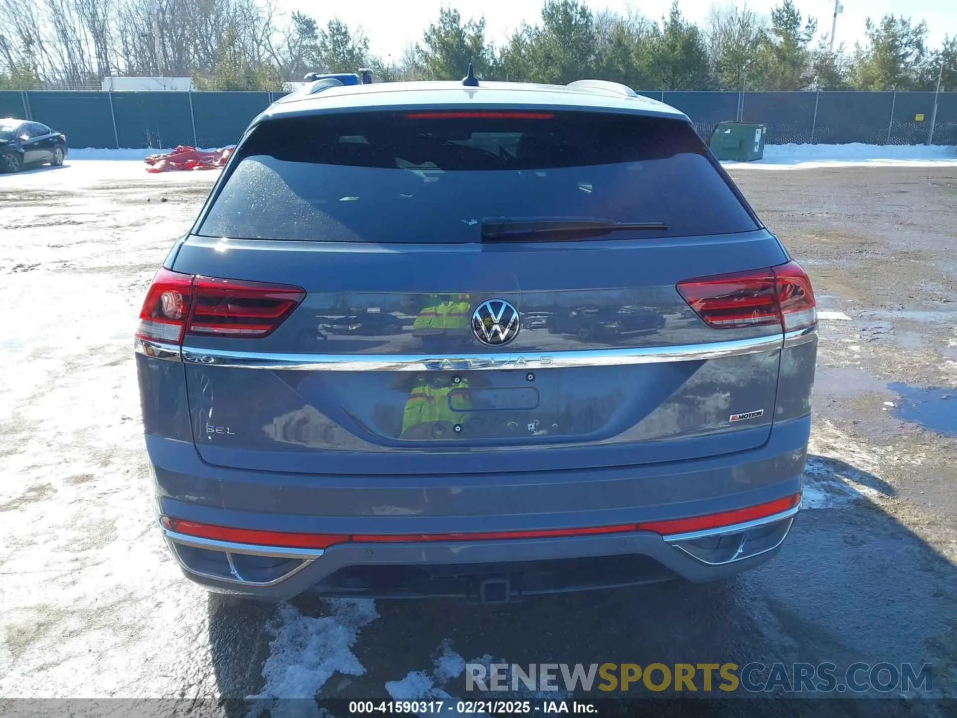 17 Photograph of a damaged car 1V2TE2CA9LC224044 VOLKSWAGEN ATLAS CROSS SPORT 2020