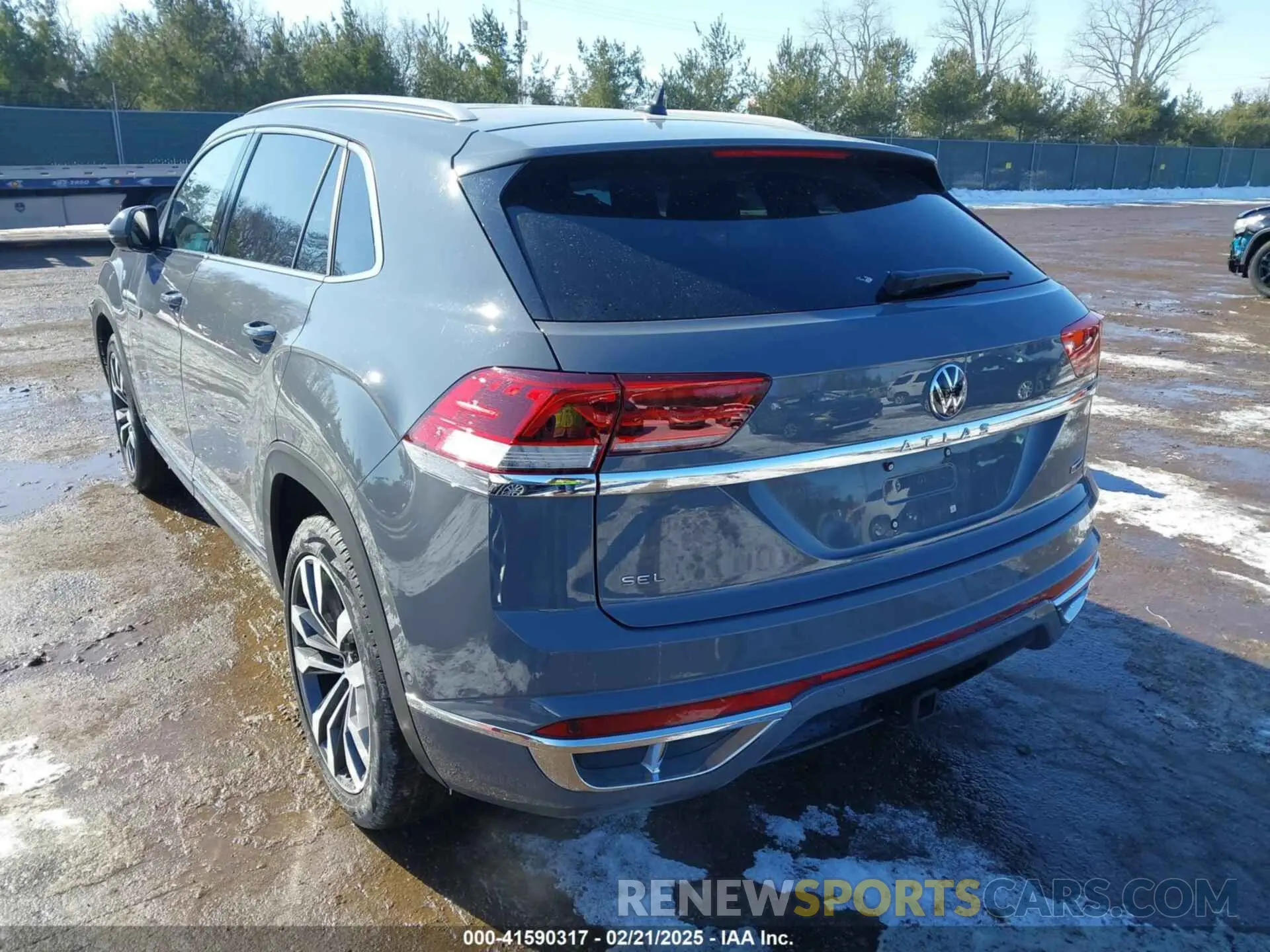3 Photograph of a damaged car 1V2TE2CA9LC224044 VOLKSWAGEN ATLAS CROSS SPORT 2020