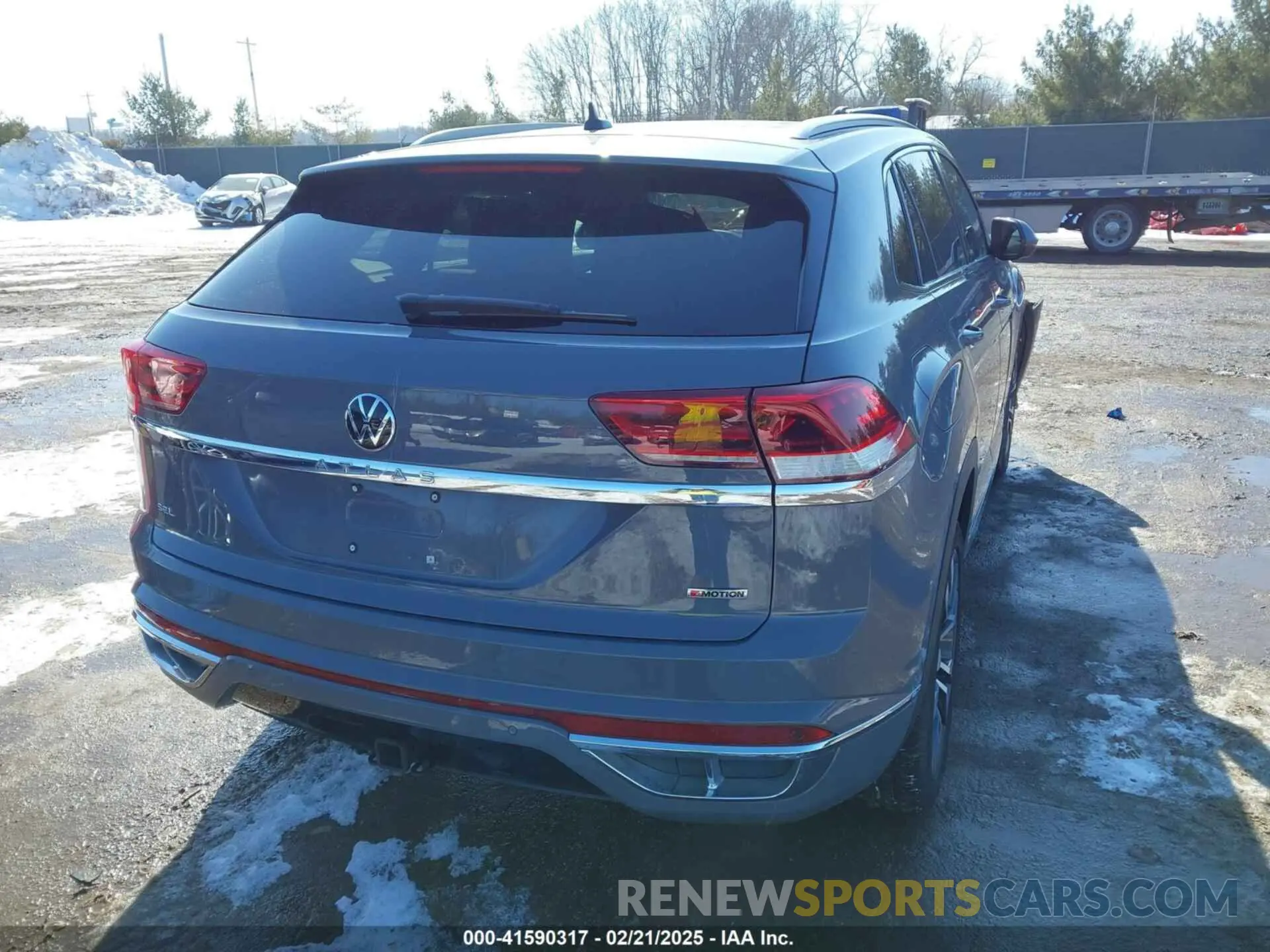 4 Photograph of a damaged car 1V2TE2CA9LC224044 VOLKSWAGEN ATLAS CROSS SPORT 2020