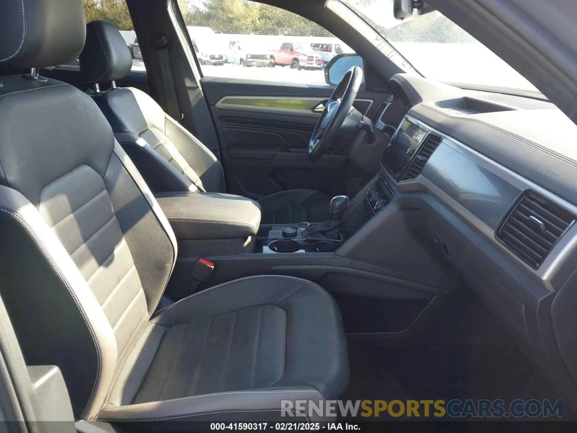 5 Photograph of a damaged car 1V2TE2CA9LC224044 VOLKSWAGEN ATLAS CROSS SPORT 2020