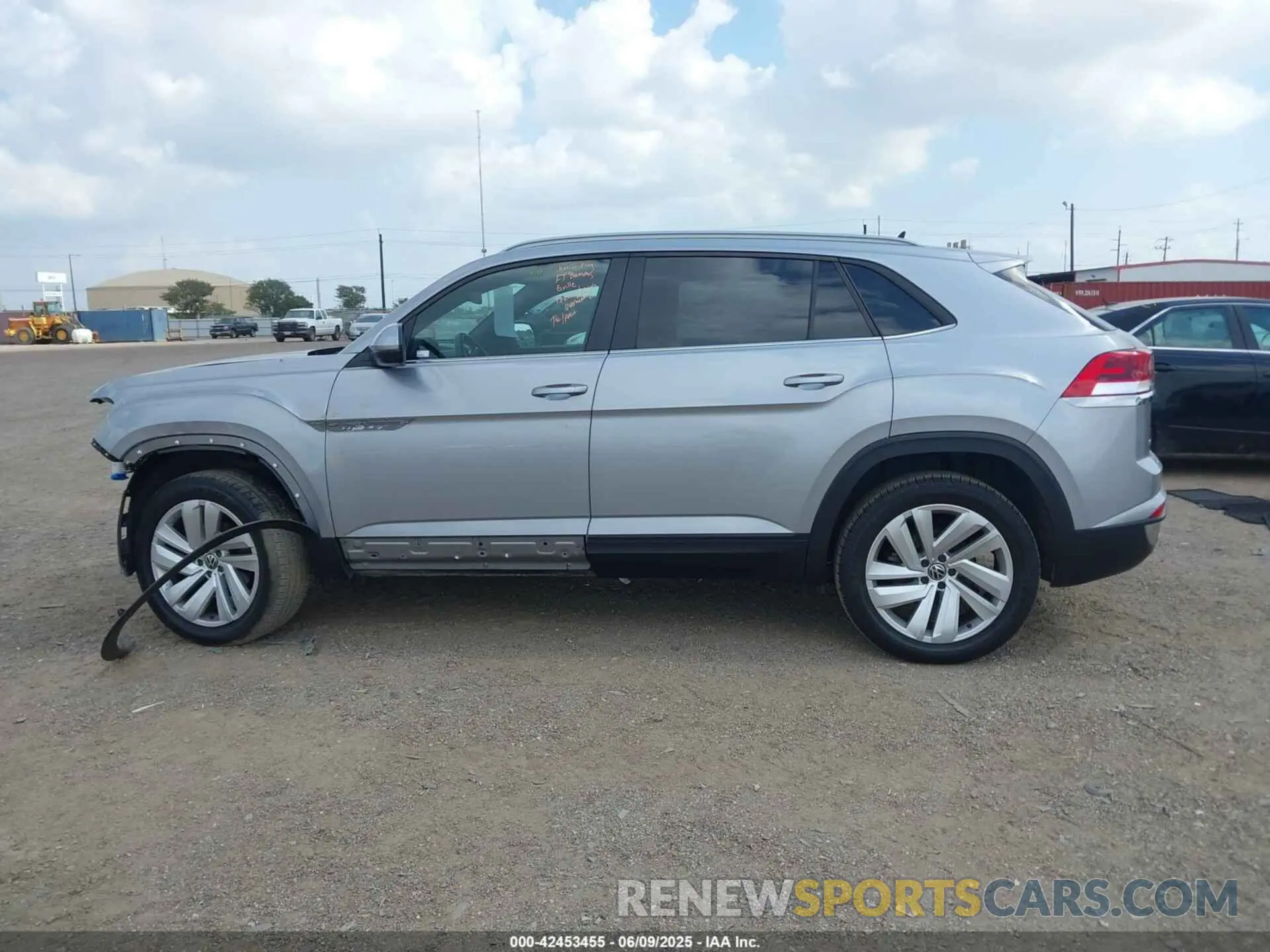 15 Photograph of a damaged car 1V2YC2CA1LC204740 VOLKSWAGEN ATLAS CROSS SPORT 2020