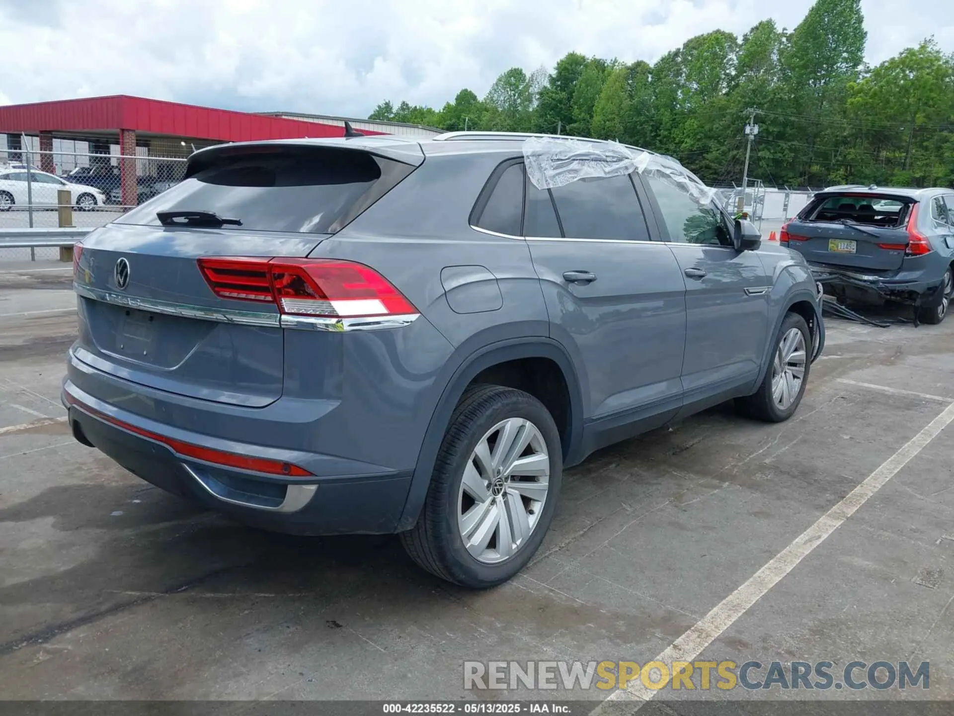 4 Photograph of a damaged car 1V2YC2CA4LC215683 VOLKSWAGEN ATLAS CROSS SPORT 2020