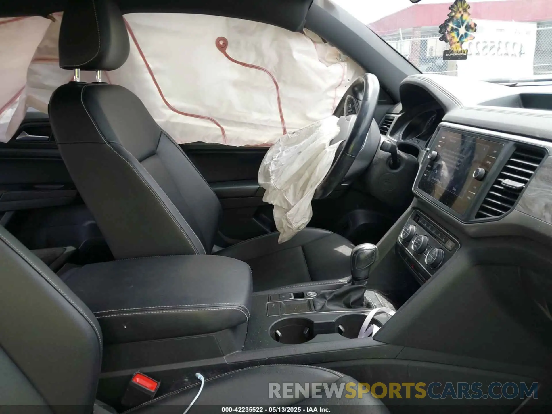 5 Photograph of a damaged car 1V2YC2CA4LC215683 VOLKSWAGEN ATLAS CROSS SPORT 2020