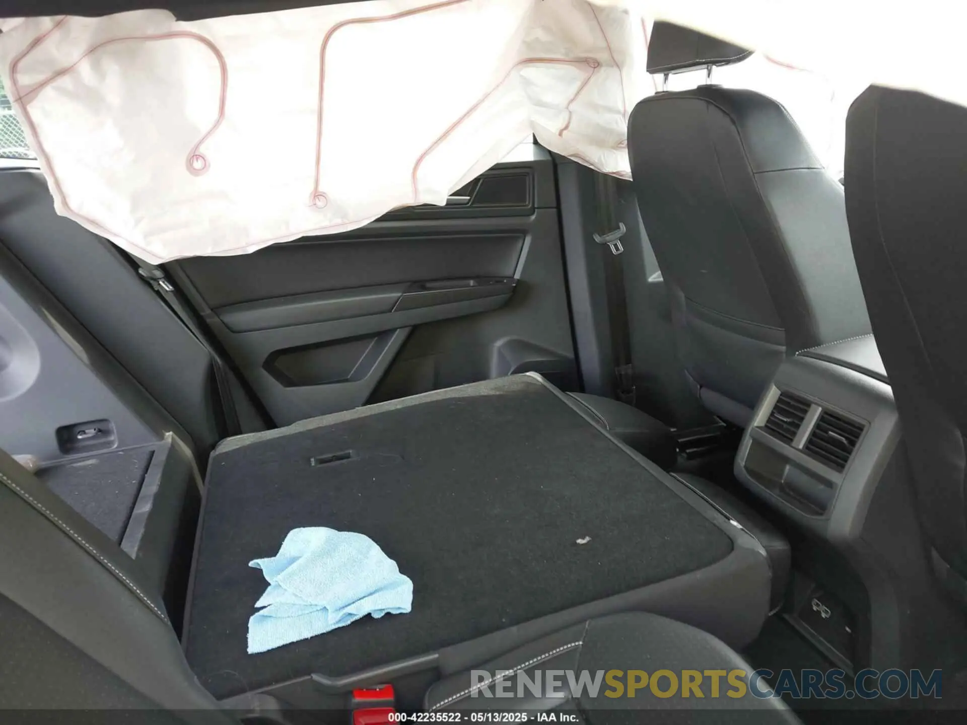 8 Photograph of a damaged car 1V2YC2CA4LC215683 VOLKSWAGEN ATLAS CROSS SPORT 2020
