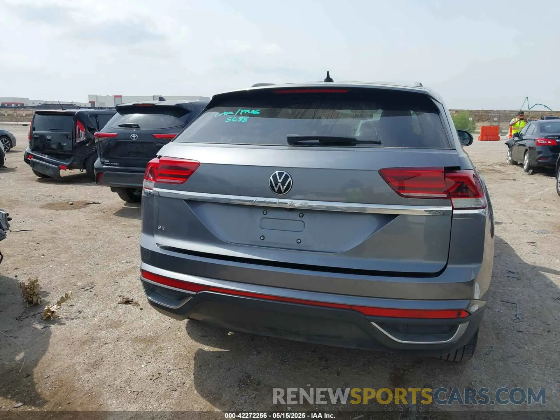 17 Photograph of a damaged car 1V2YC2CA6LC205401 VOLKSWAGEN ATLAS CROSS SPORT 2020
