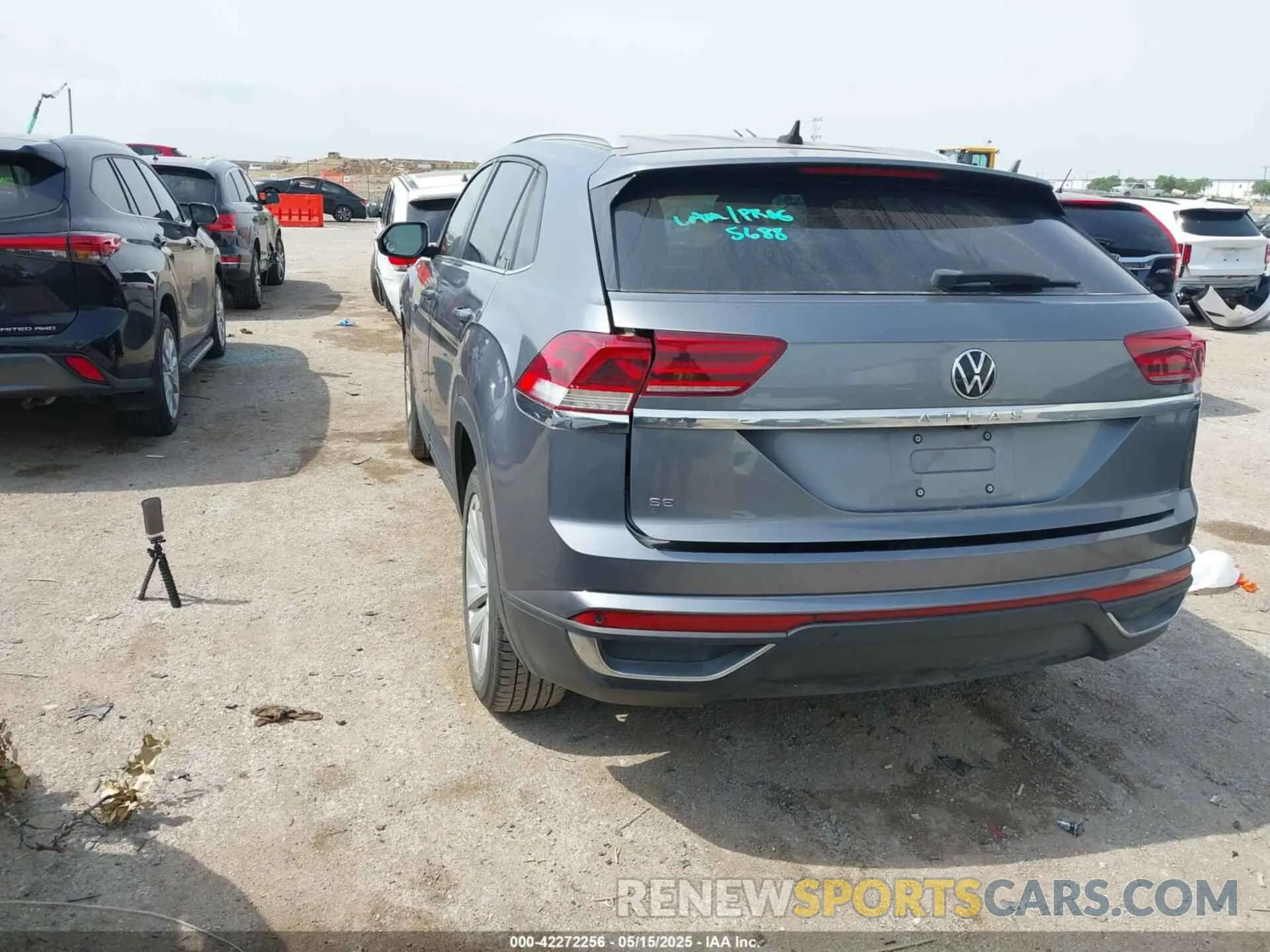 3 Photograph of a damaged car 1V2YC2CA6LC205401 VOLKSWAGEN ATLAS CROSS SPORT 2020