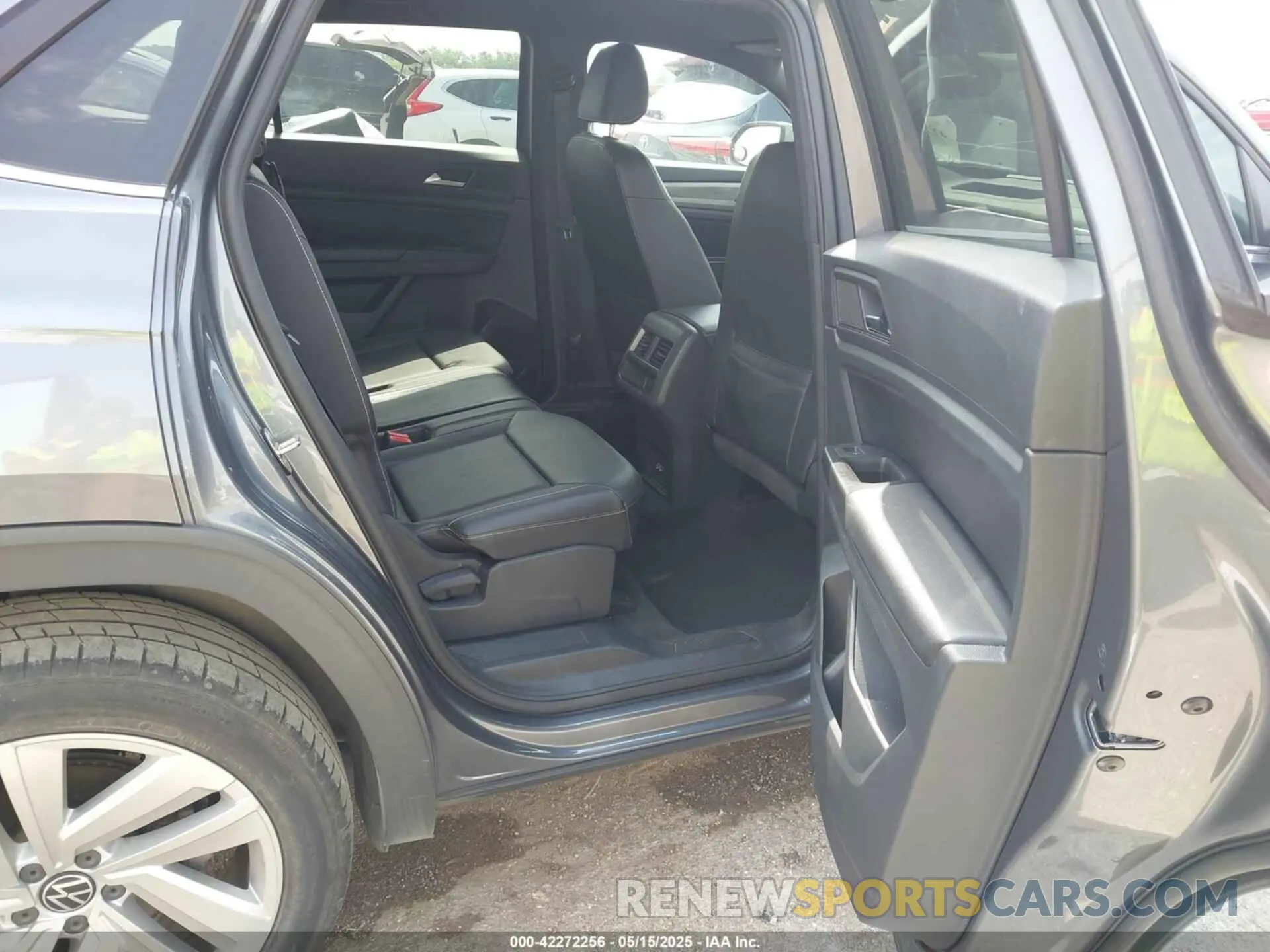 8 Photograph of a damaged car 1V2YC2CA6LC205401 VOLKSWAGEN ATLAS CROSS SPORT 2020