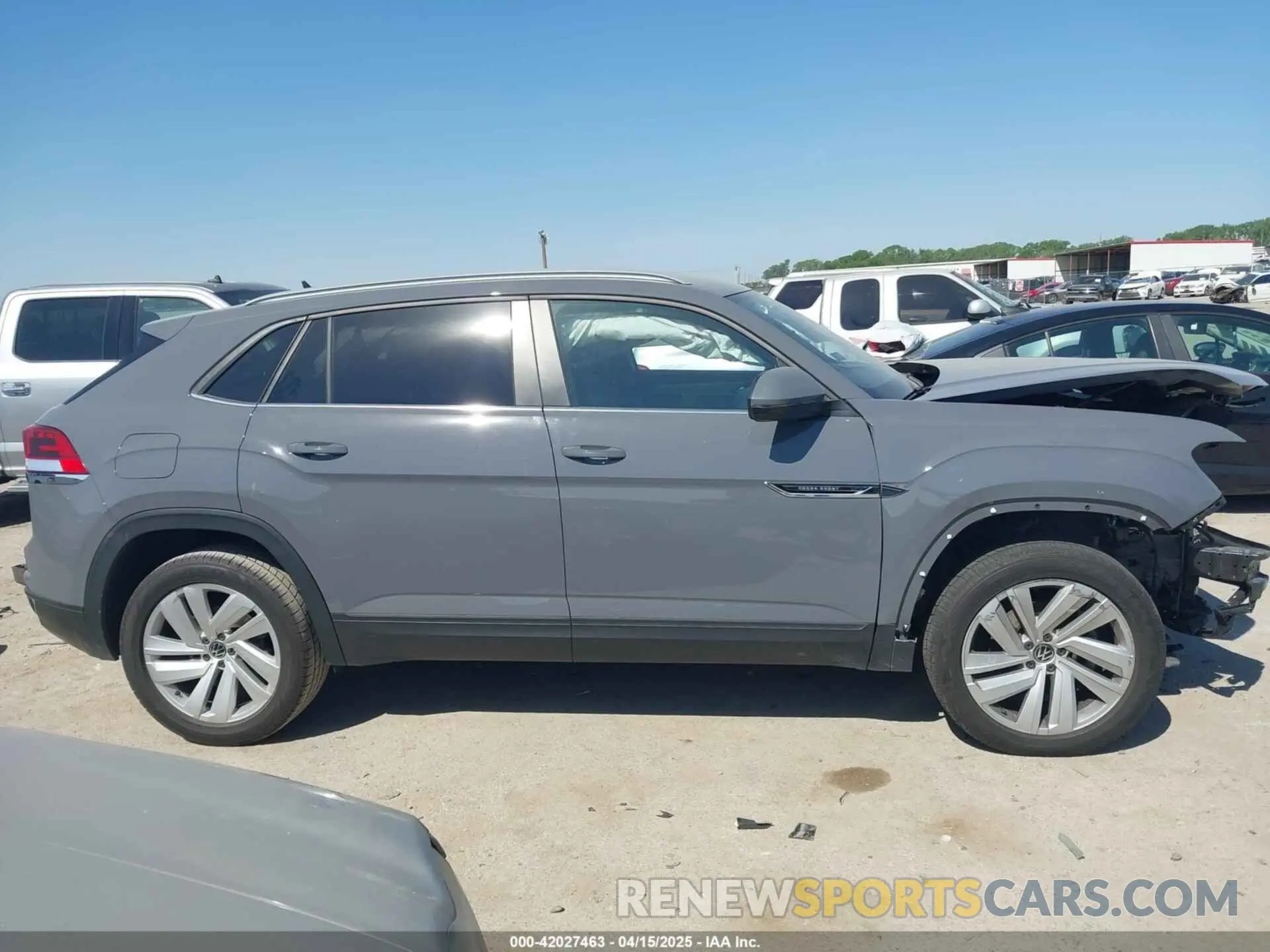 14 Photograph of a damaged car 1V2YE2CA0LC217456 VOLKSWAGEN ATLAS CROSS SPORT 2020