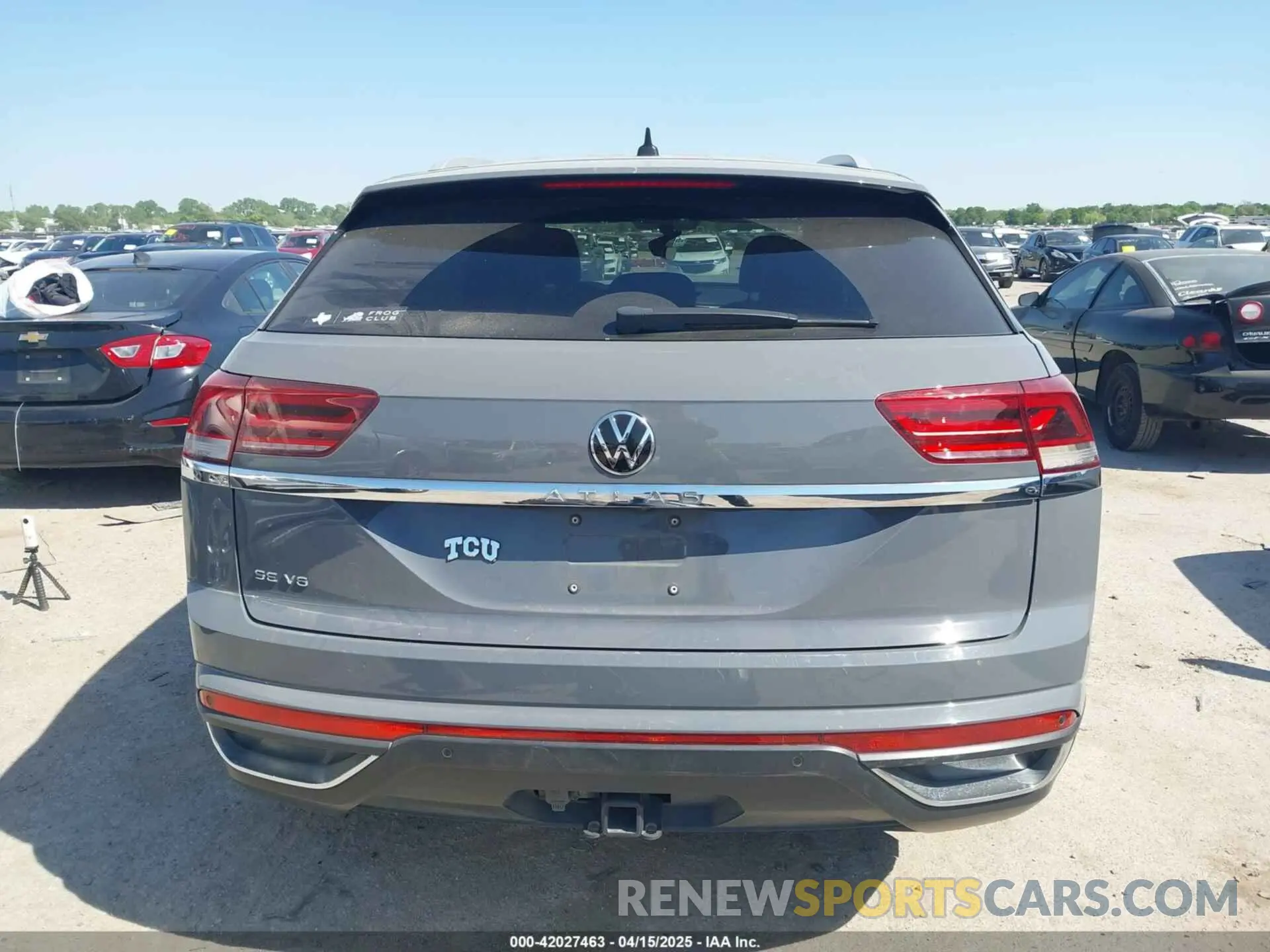 17 Photograph of a damaged car 1V2YE2CA0LC217456 VOLKSWAGEN ATLAS CROSS SPORT 2020