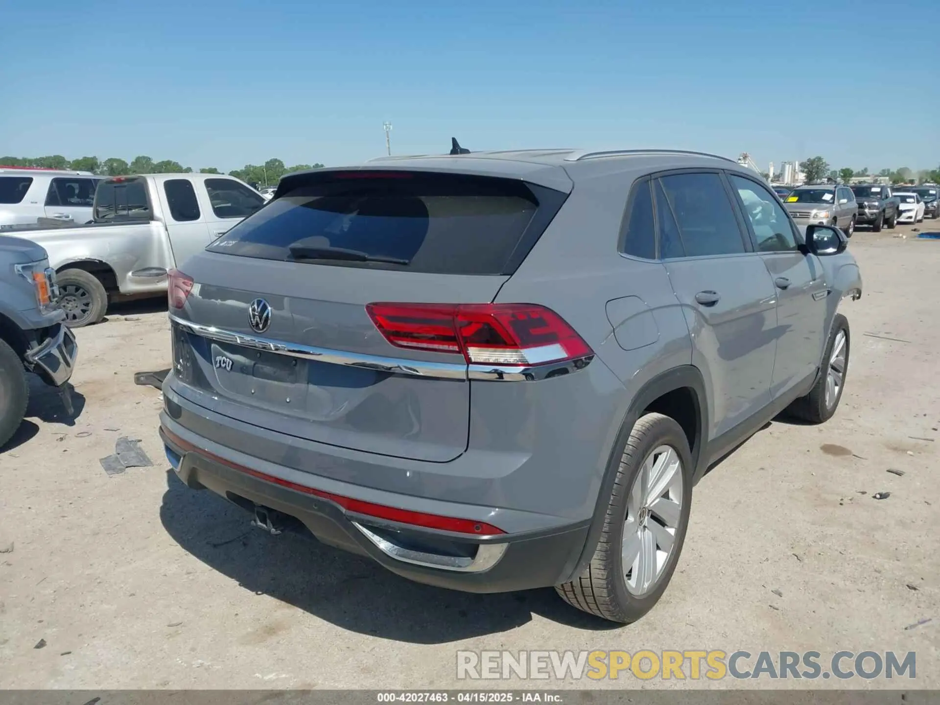 4 Photograph of a damaged car 1V2YE2CA0LC217456 VOLKSWAGEN ATLAS CROSS SPORT 2020