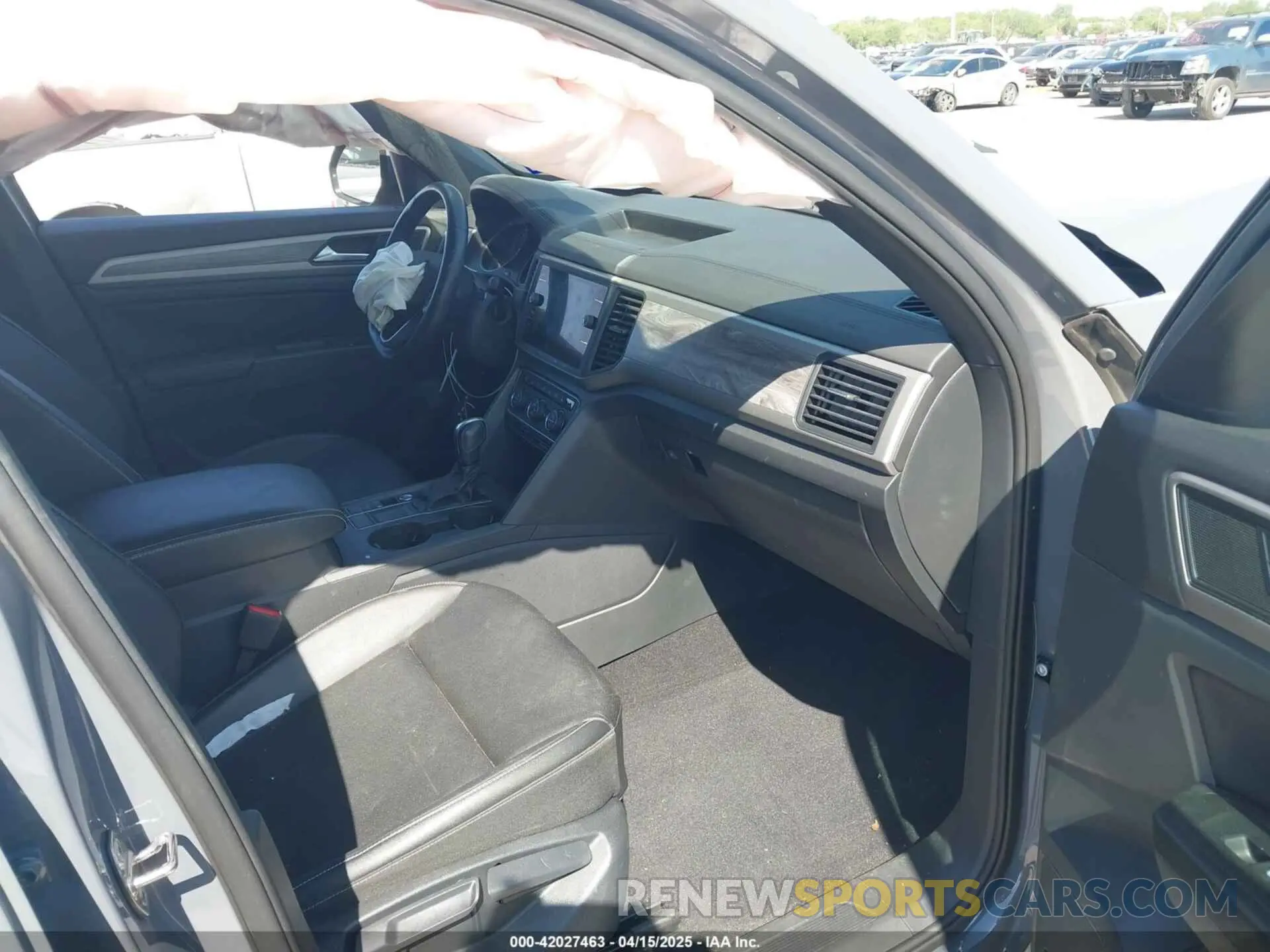 5 Photograph of a damaged car 1V2YE2CA0LC217456 VOLKSWAGEN ATLAS CROSS SPORT 2020