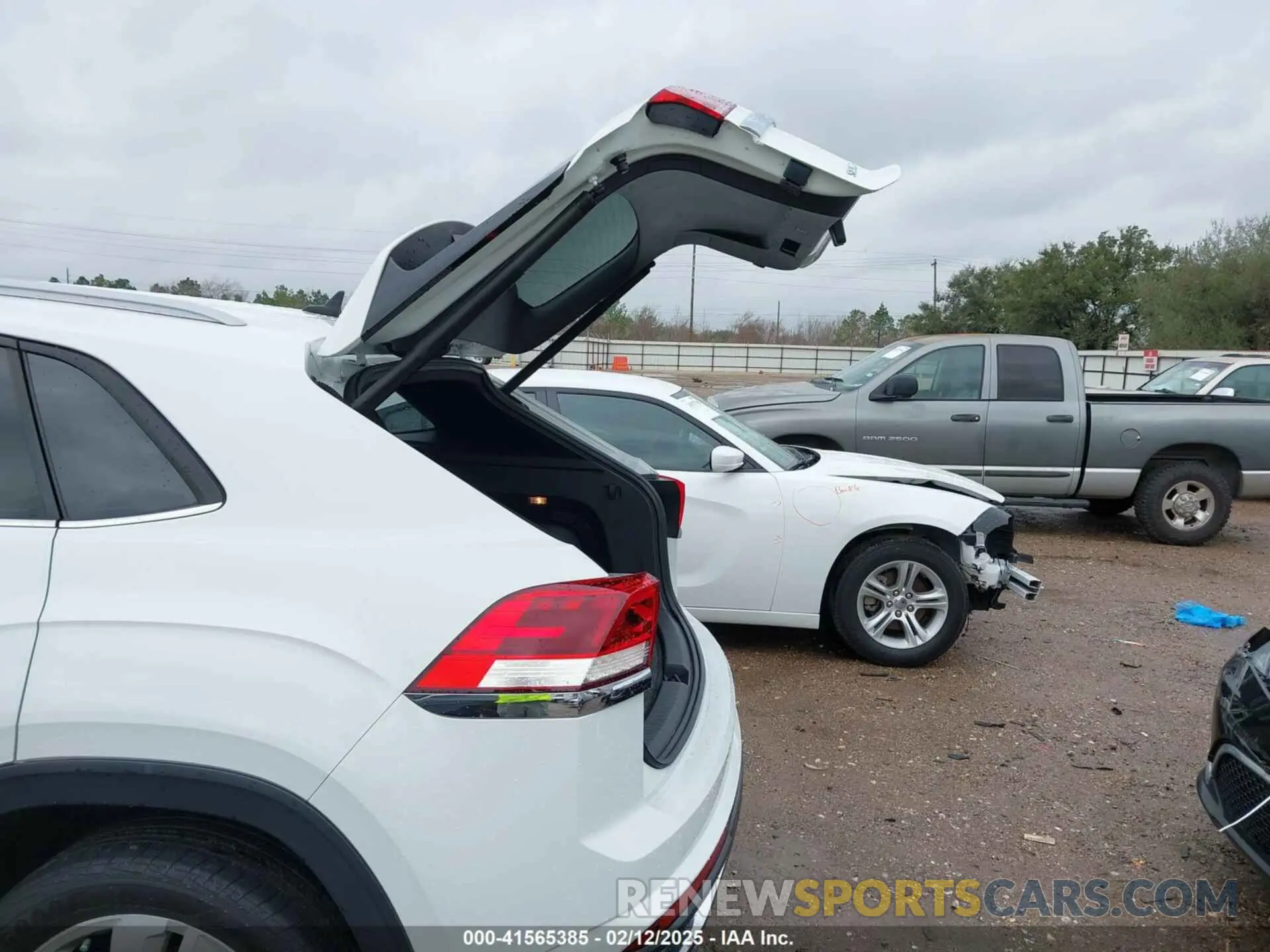 18 Photograph of a damaged car 1V2YE2CA5LC228064 VOLKSWAGEN ATLAS CROSS SPORT 2020