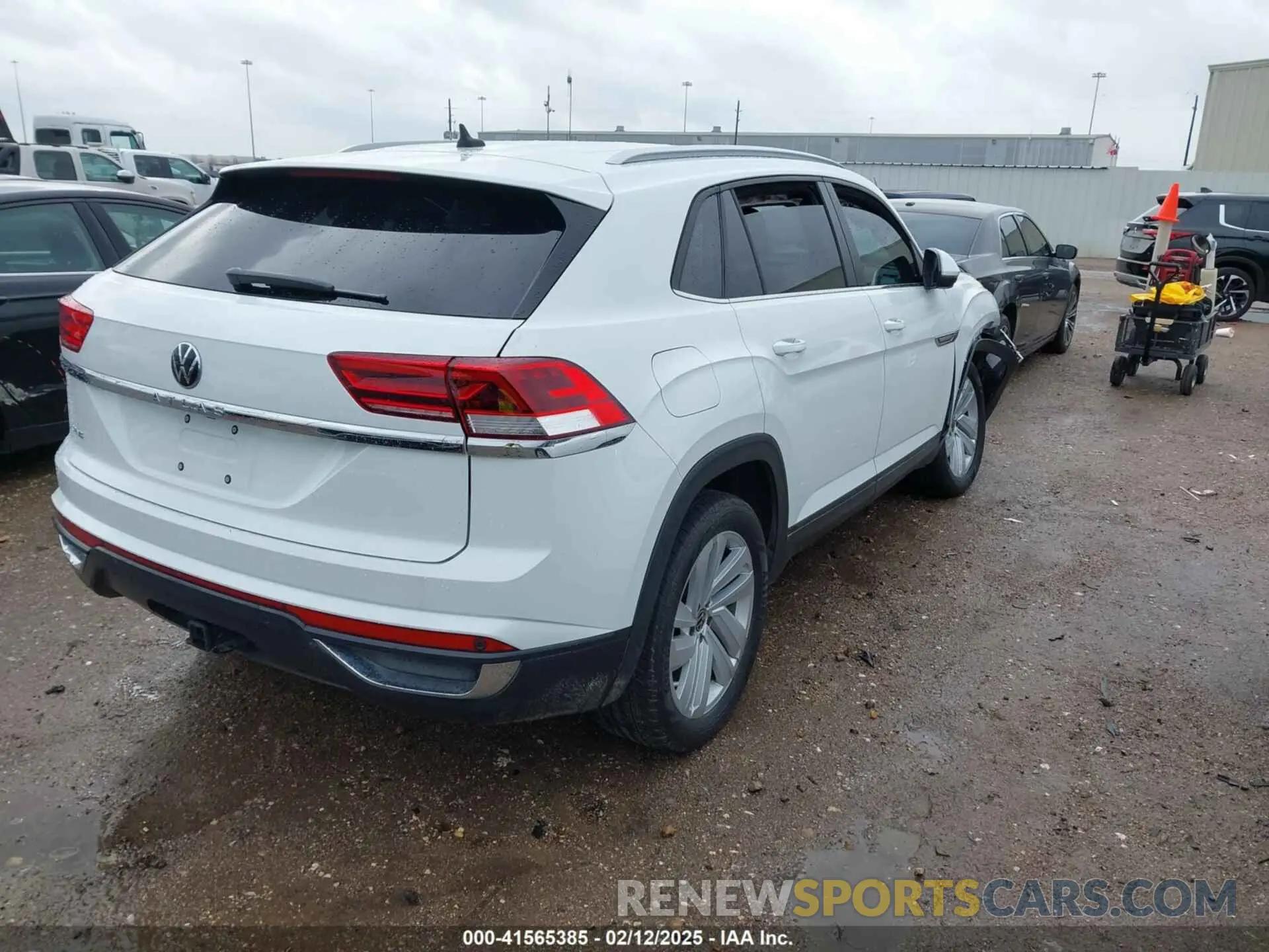 4 Photograph of a damaged car 1V2YE2CA5LC228064 VOLKSWAGEN ATLAS CROSS SPORT 2020