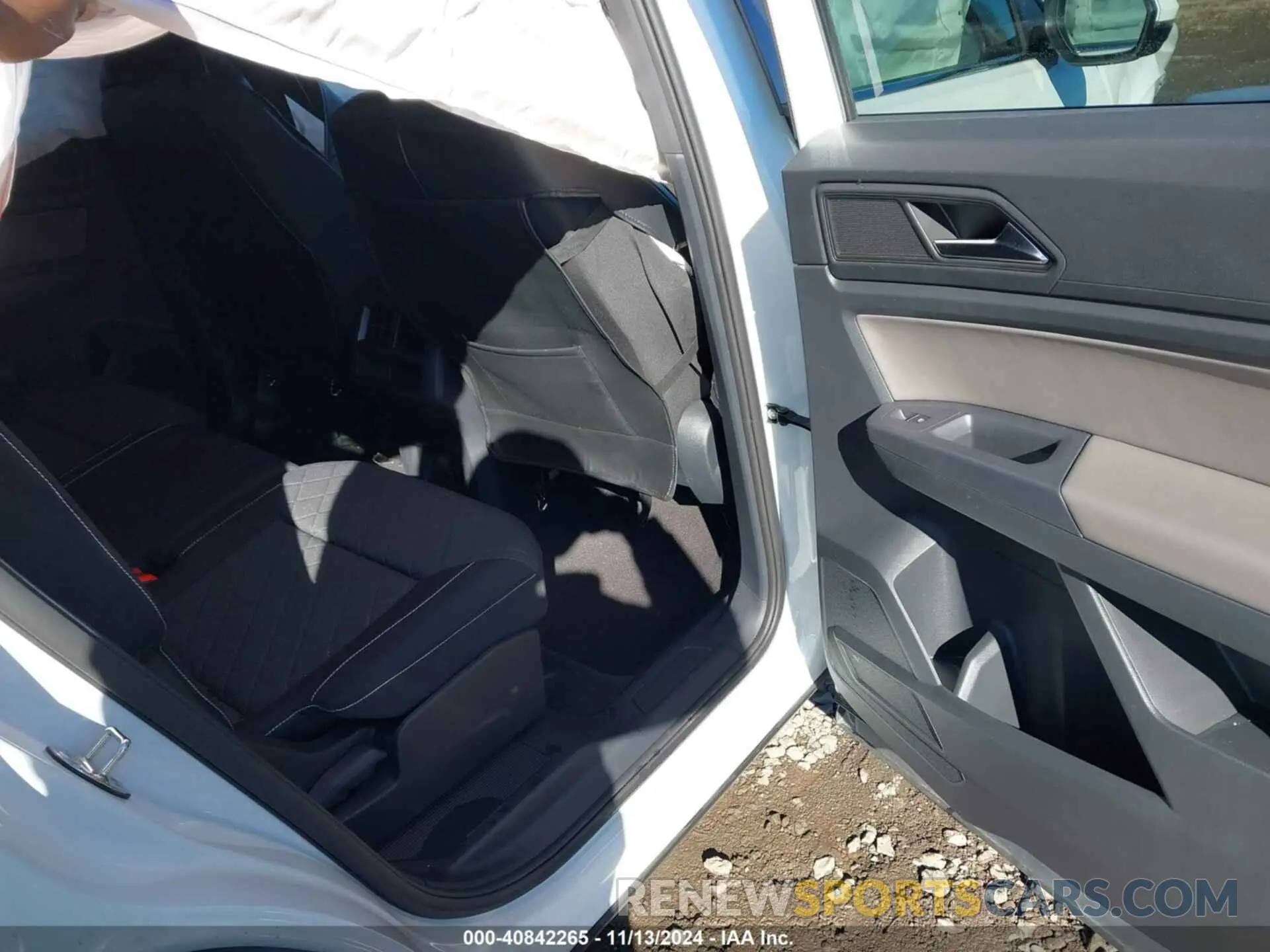 8 Photograph of a damaged car 1V2AC2CA2MC234168 VOLKSWAGEN ATLAS CROSS SPORT 2021