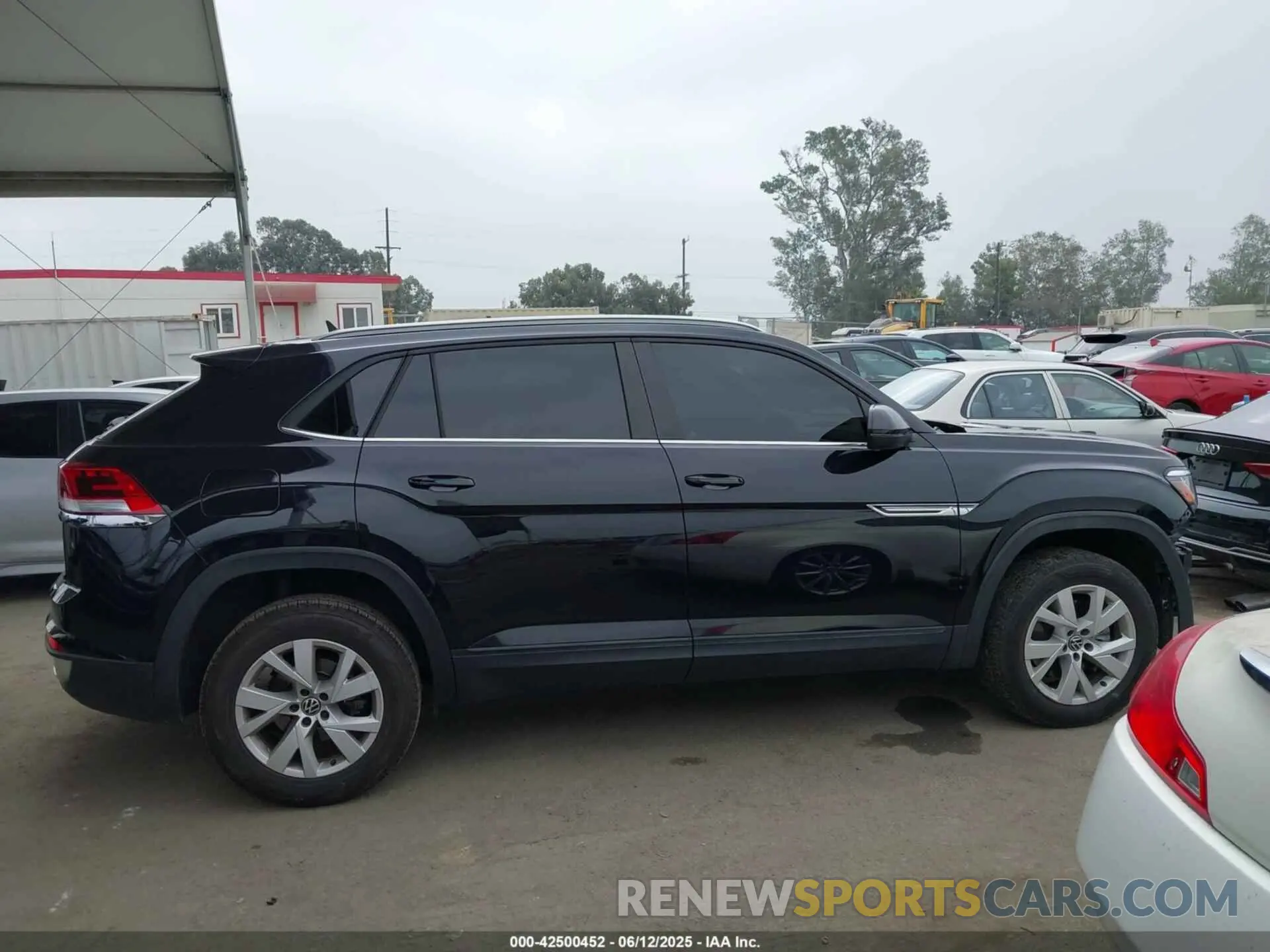14 Photograph of a damaged car 1V2AC2CA3MC224104 VOLKSWAGEN ATLAS CROSS SPORT 2021