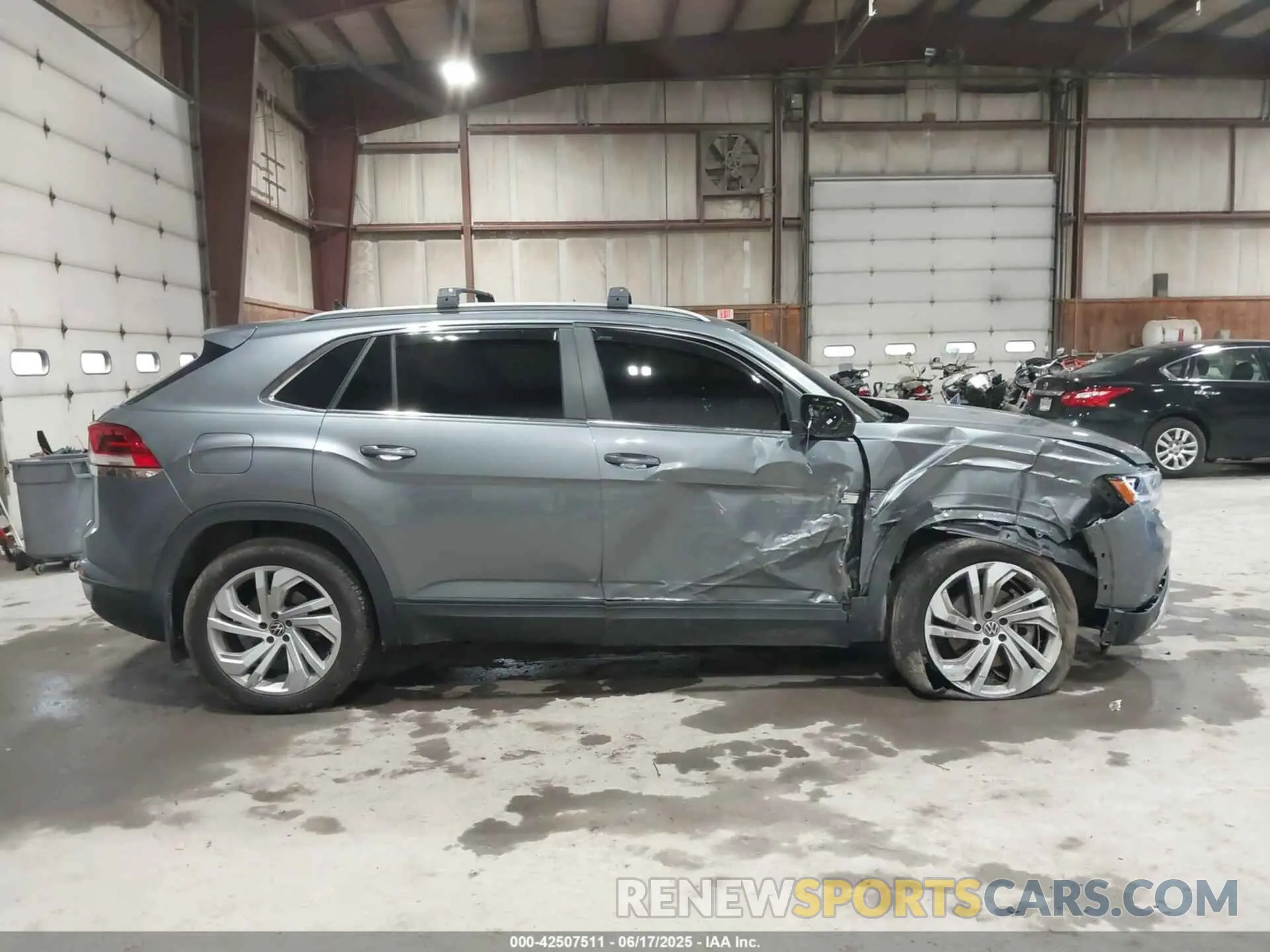 13 Photograph of a damaged car 1V2BE2CA6MC203777 VOLKSWAGEN ATLAS CROSS SPORT 2021