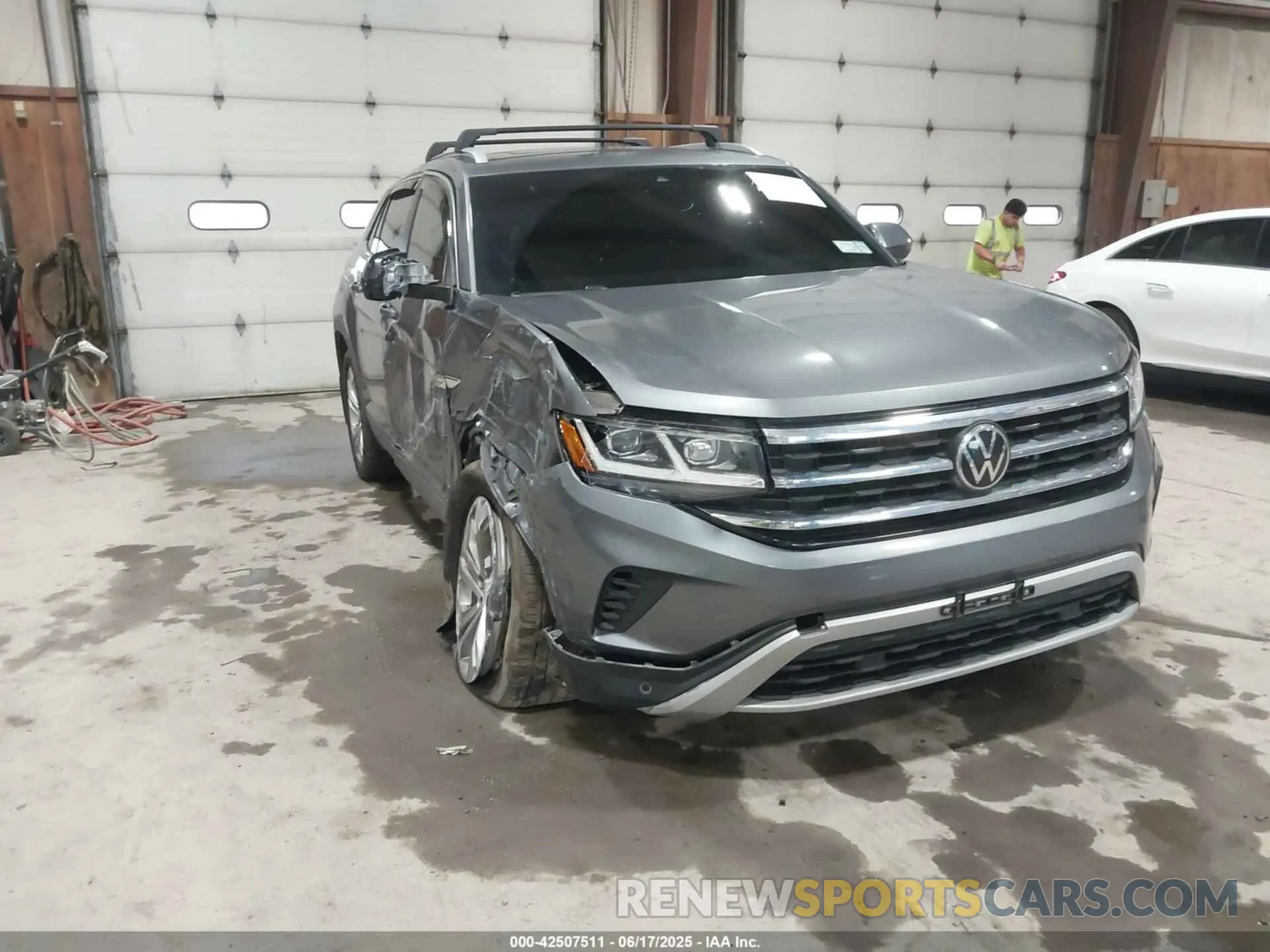 17 Photograph of a damaged car 1V2BE2CA6MC203777 VOLKSWAGEN ATLAS CROSS SPORT 2021