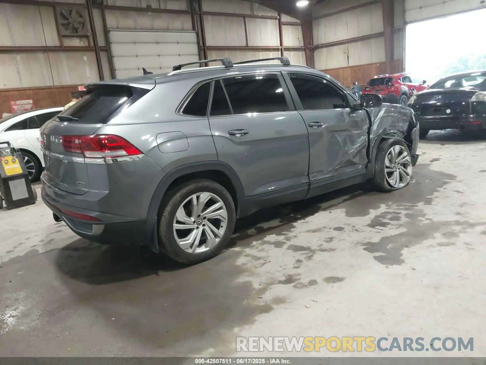 4 Photograph of a damaged car 1V2BE2CA6MC203777 VOLKSWAGEN ATLAS CROSS SPORT 2021