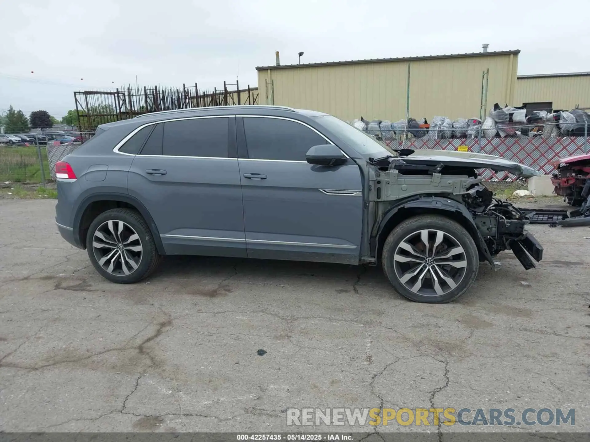 14 Photograph of a damaged car 1V2FE2CA0MC223881 VOLKSWAGEN ATLAS CROSS SPORT 2021