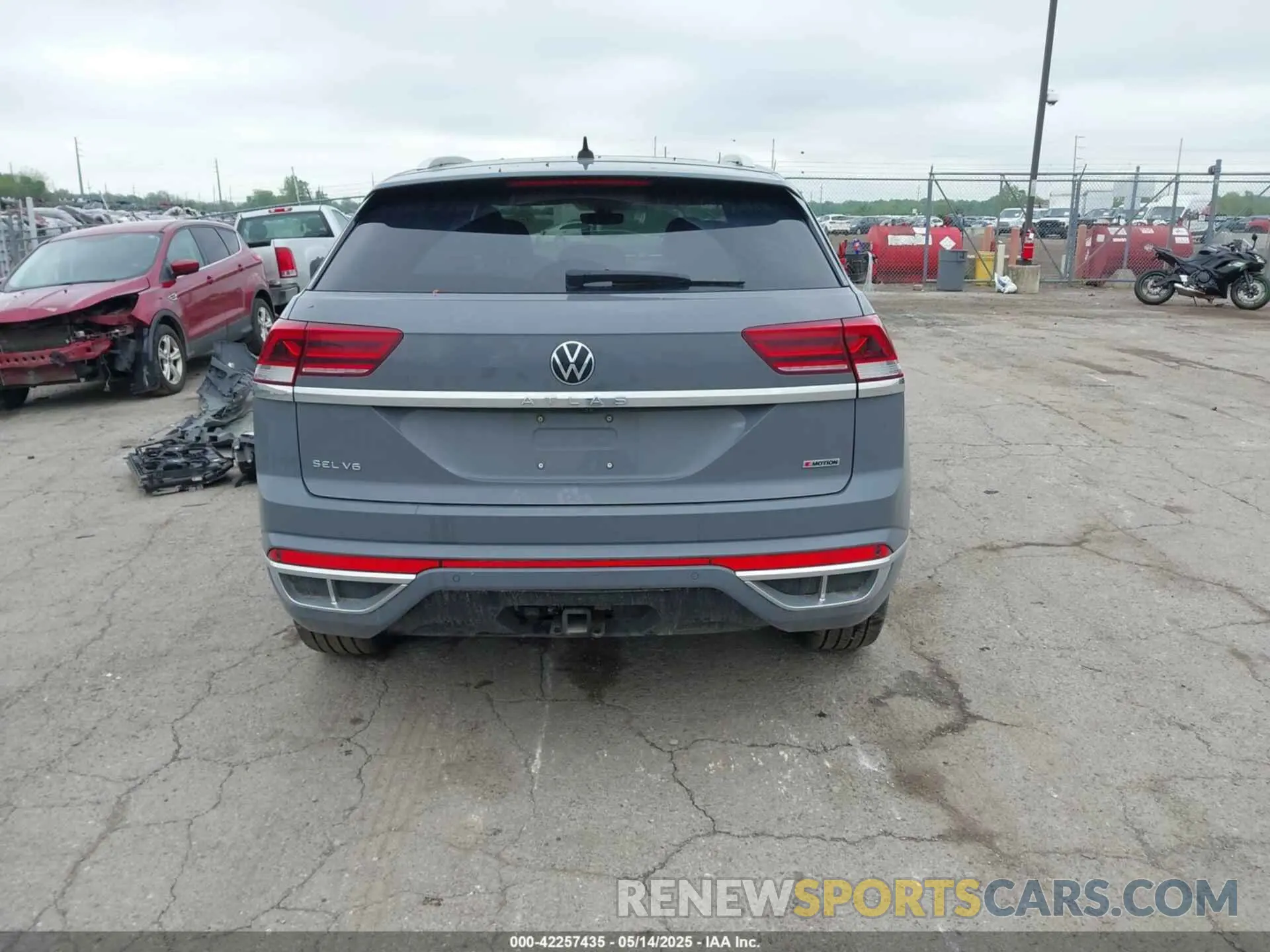 17 Photograph of a damaged car 1V2FE2CA0MC223881 VOLKSWAGEN ATLAS CROSS SPORT 2021