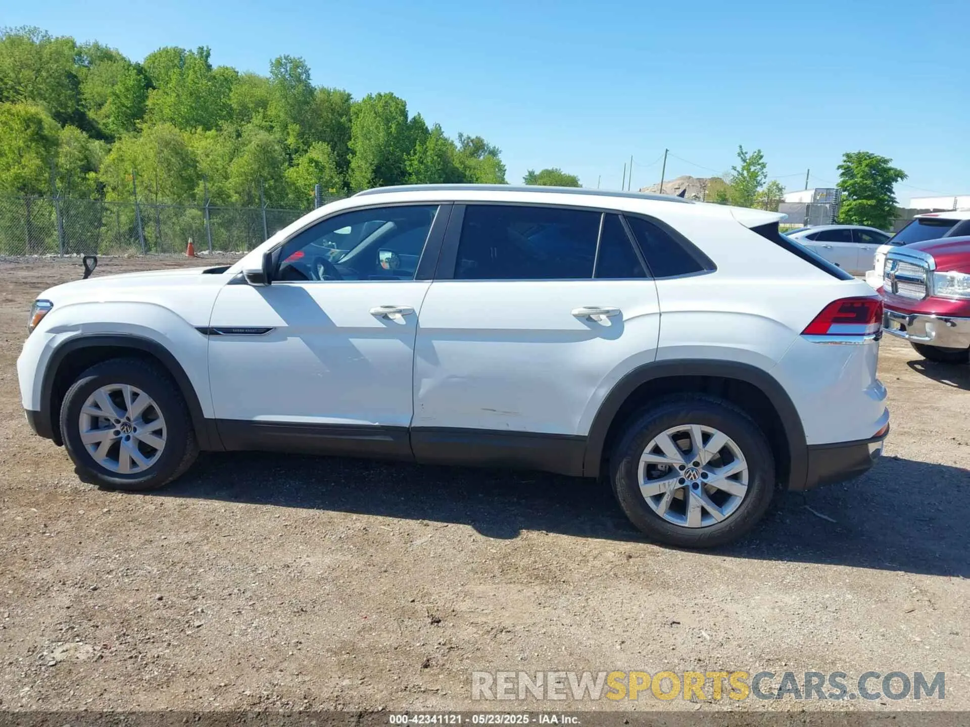 14 Photograph of a damaged car 1V2GC2CAXMC225275 VOLKSWAGEN ATLAS CROSS SPORT 2021