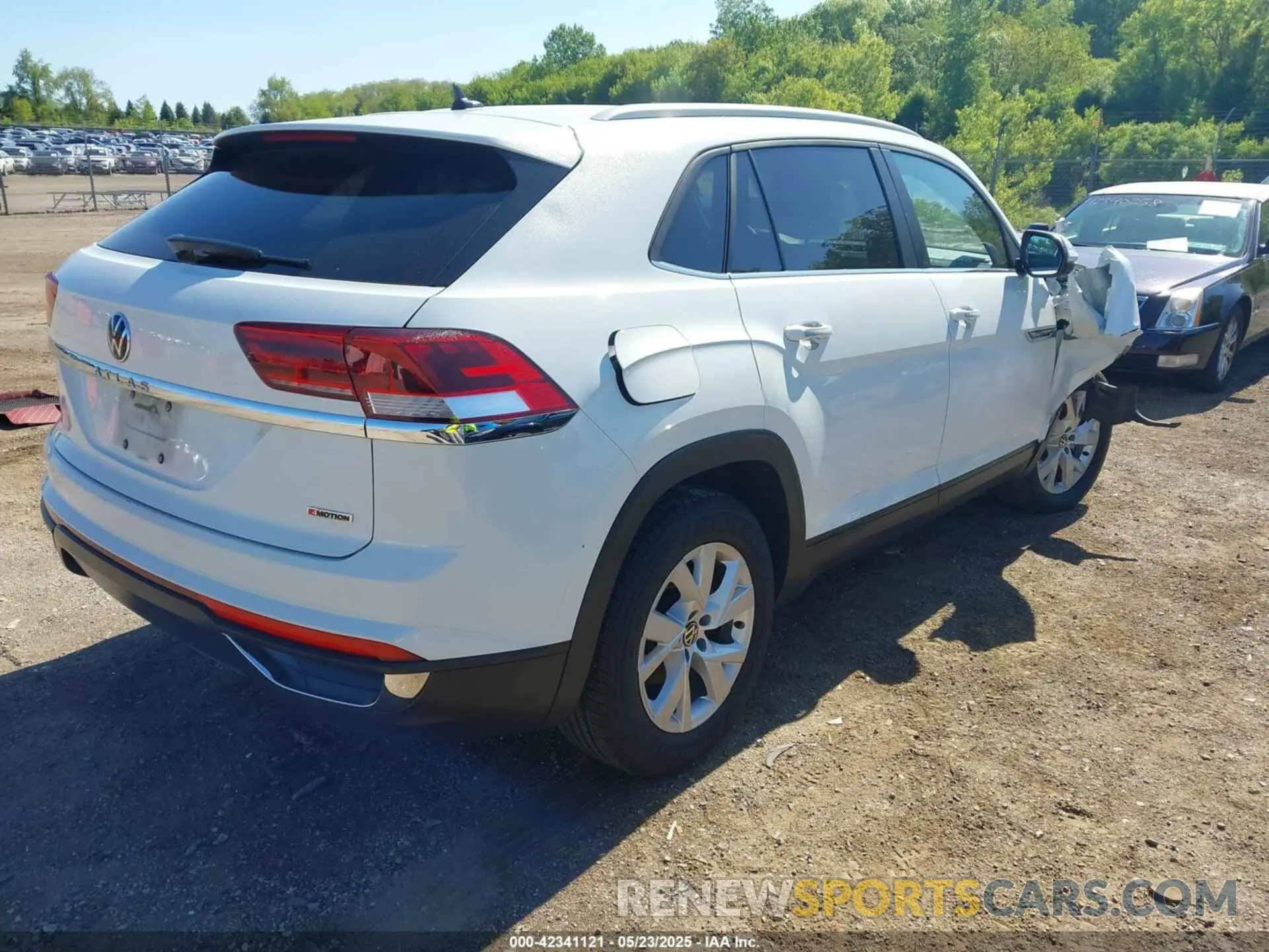 4 Photograph of a damaged car 1V2GC2CAXMC225275 VOLKSWAGEN ATLAS CROSS SPORT 2021