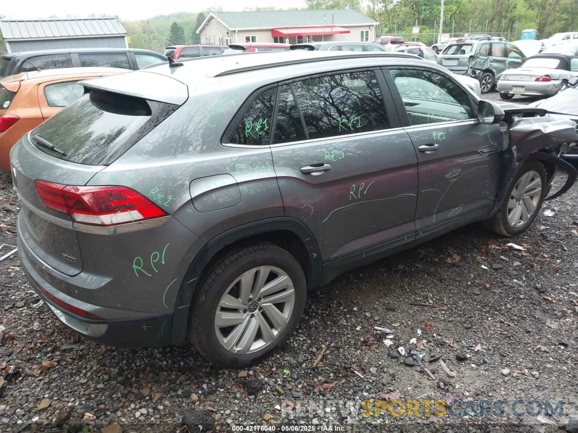 4 Photograph of a damaged car 1V2HC2CA1MC204500 VOLKSWAGEN ATLAS CROSS SPORT 2021