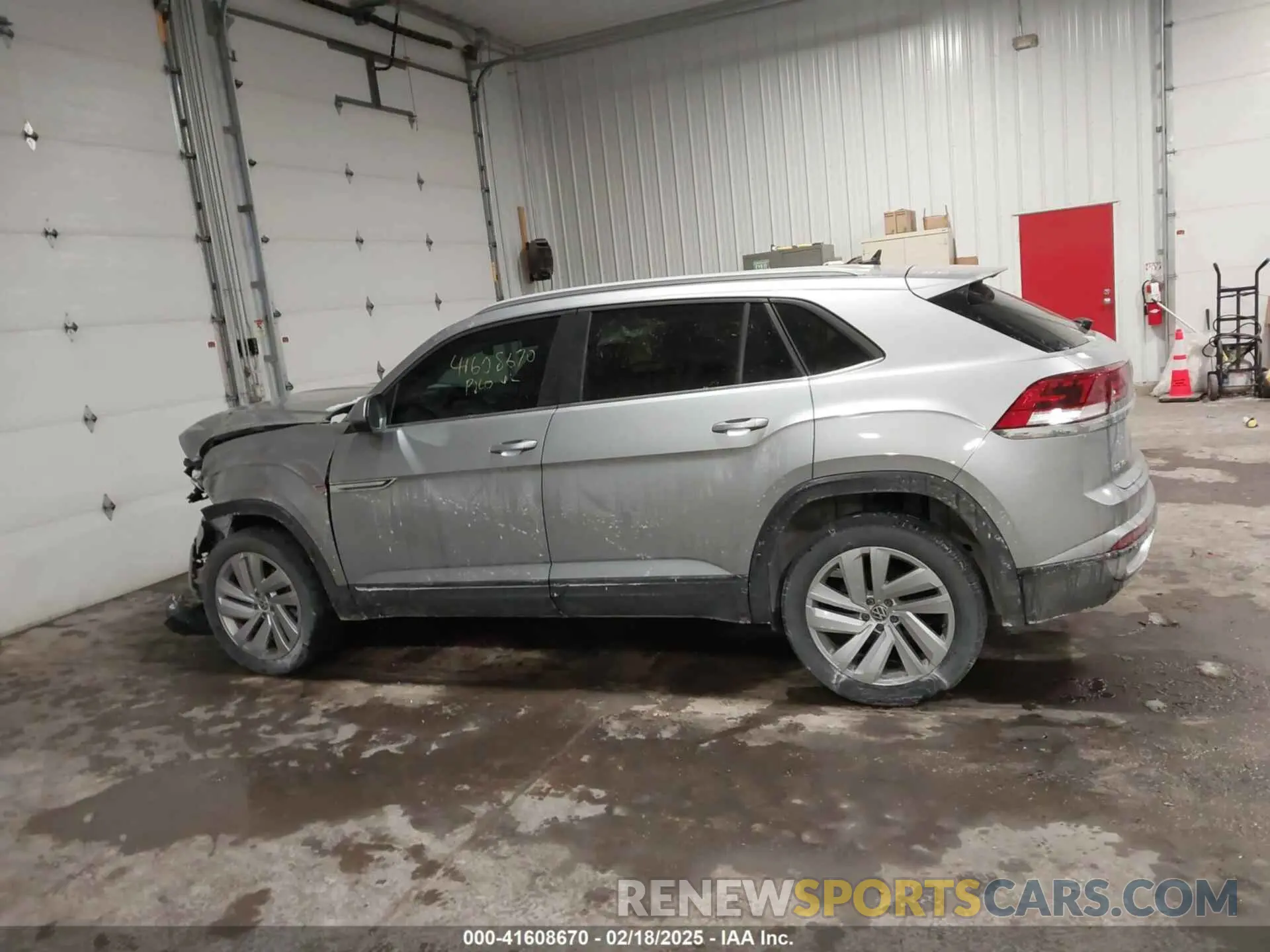 13 Photograph of a damaged car 1V2HE2CA9MC219076 VOLKSWAGEN ATLAS CROSS SPORT 2021