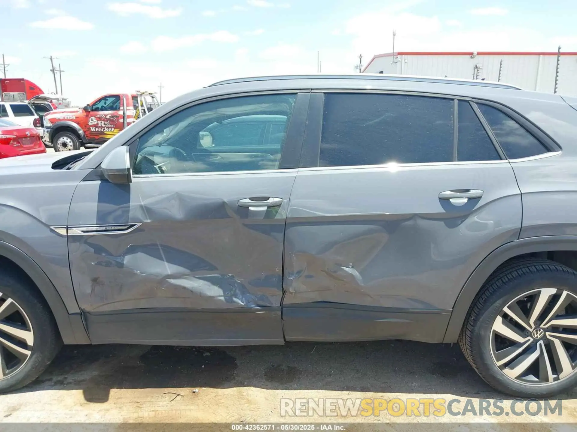14 Photograph of a damaged car 1V2JC2CA2MC202157 VOLKSWAGEN ATLAS CROSS SPORT 2021