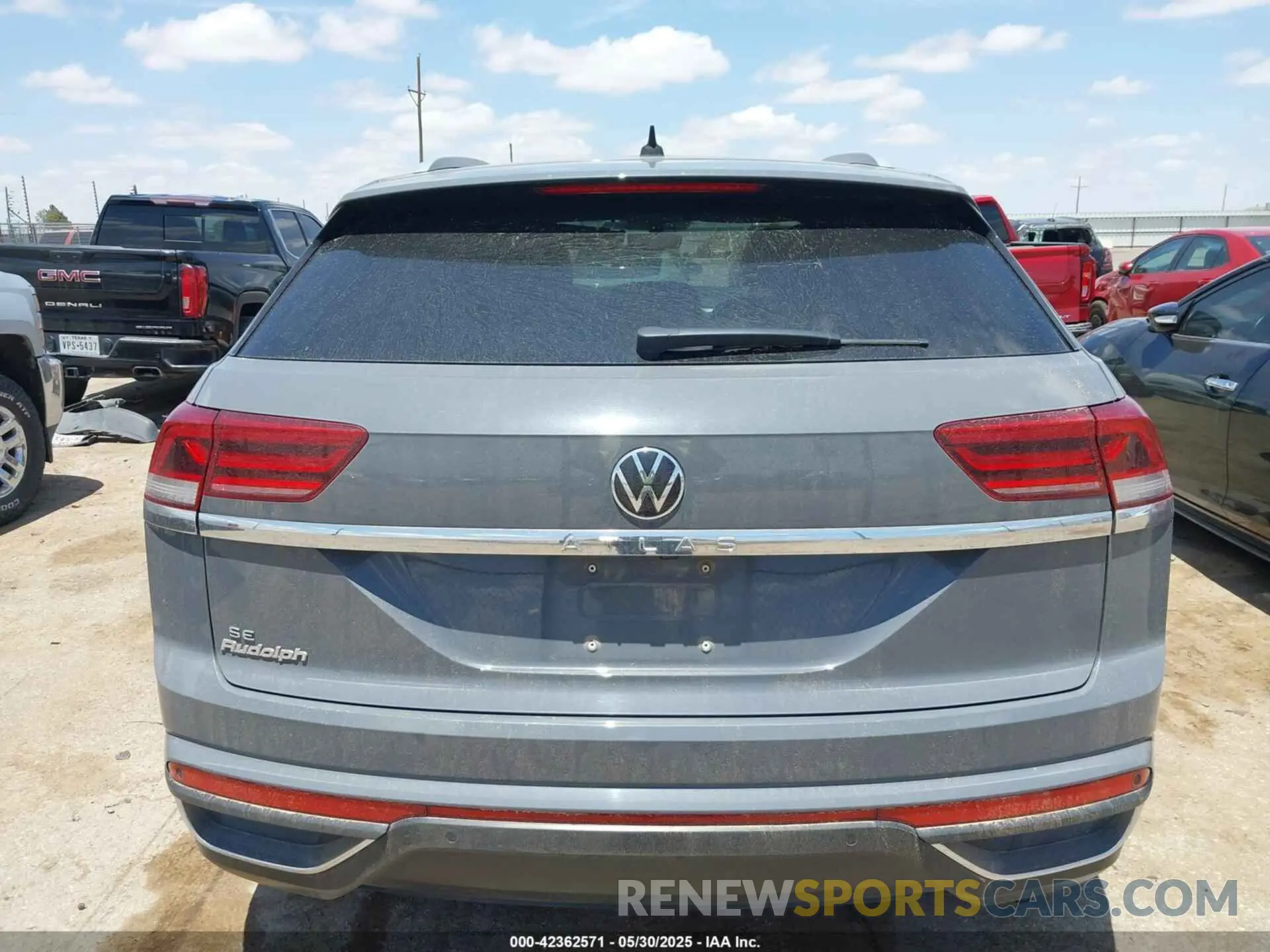16 Photograph of a damaged car 1V2JC2CA2MC202157 VOLKSWAGEN ATLAS CROSS SPORT 2021