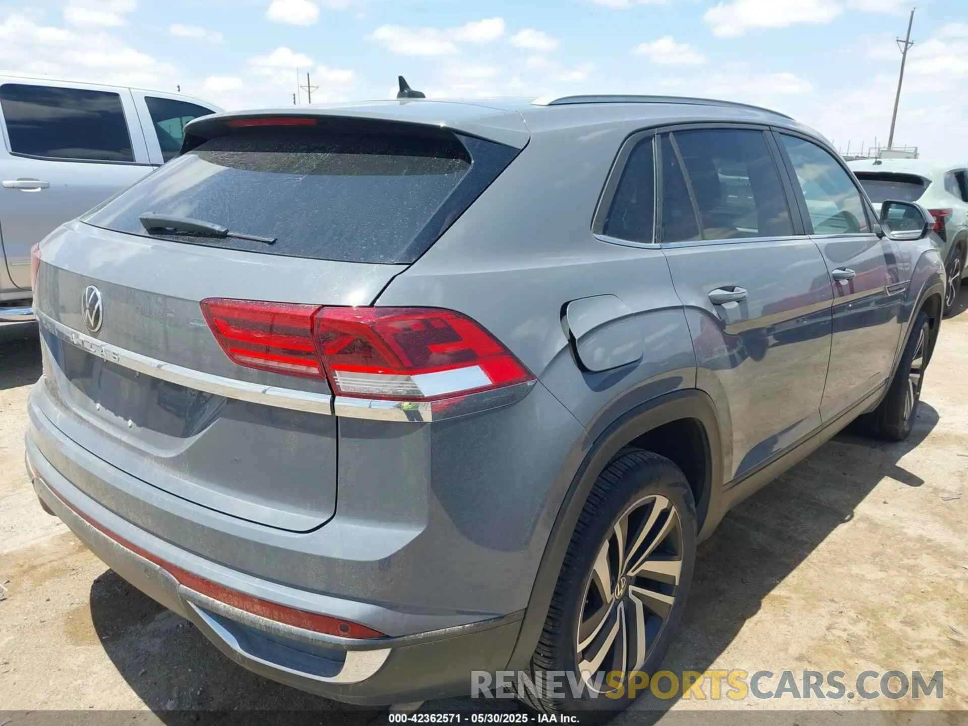 4 Photograph of a damaged car 1V2JC2CA2MC202157 VOLKSWAGEN ATLAS CROSS SPORT 2021
