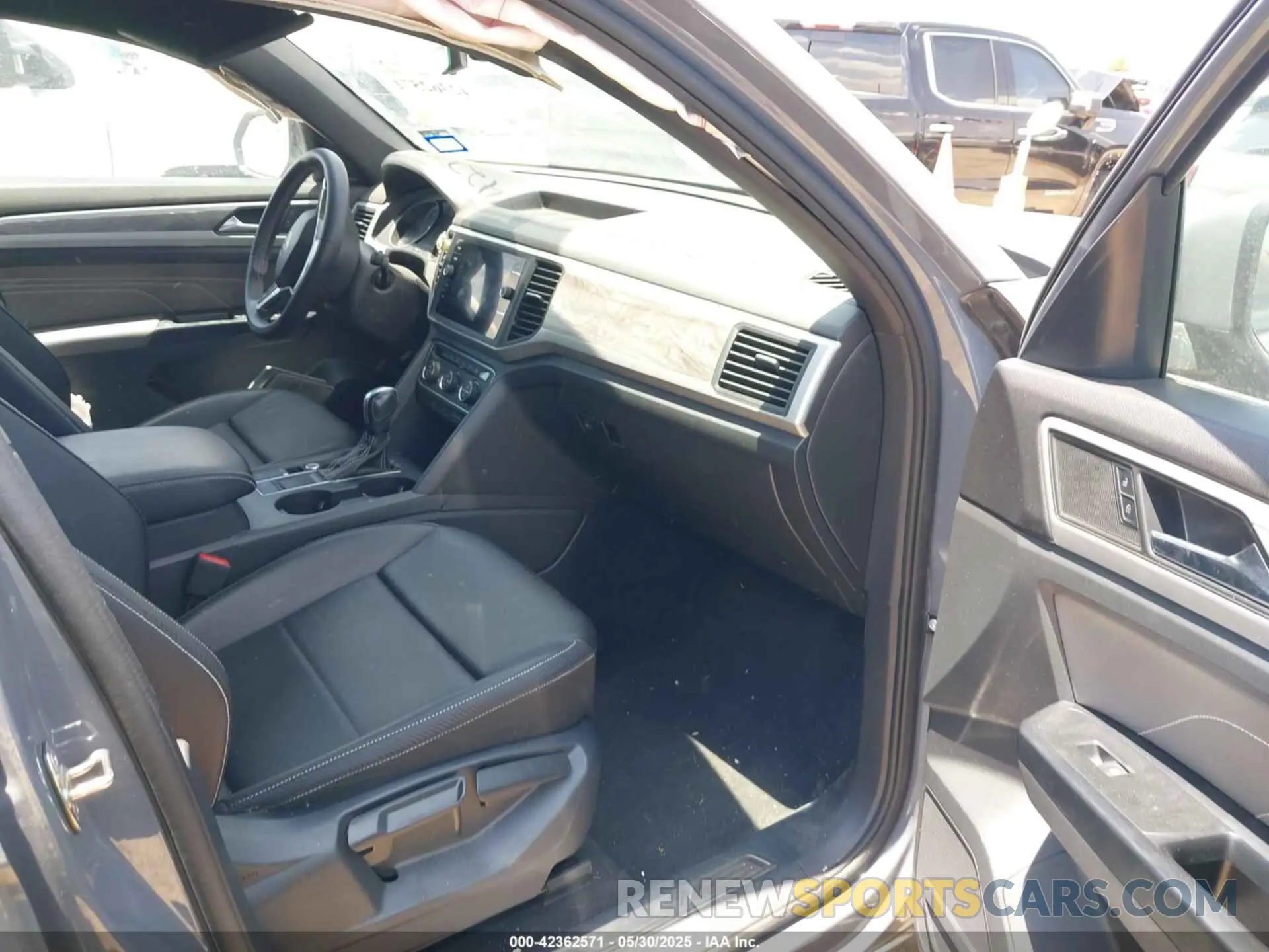 5 Photograph of a damaged car 1V2JC2CA2MC202157 VOLKSWAGEN ATLAS CROSS SPORT 2021