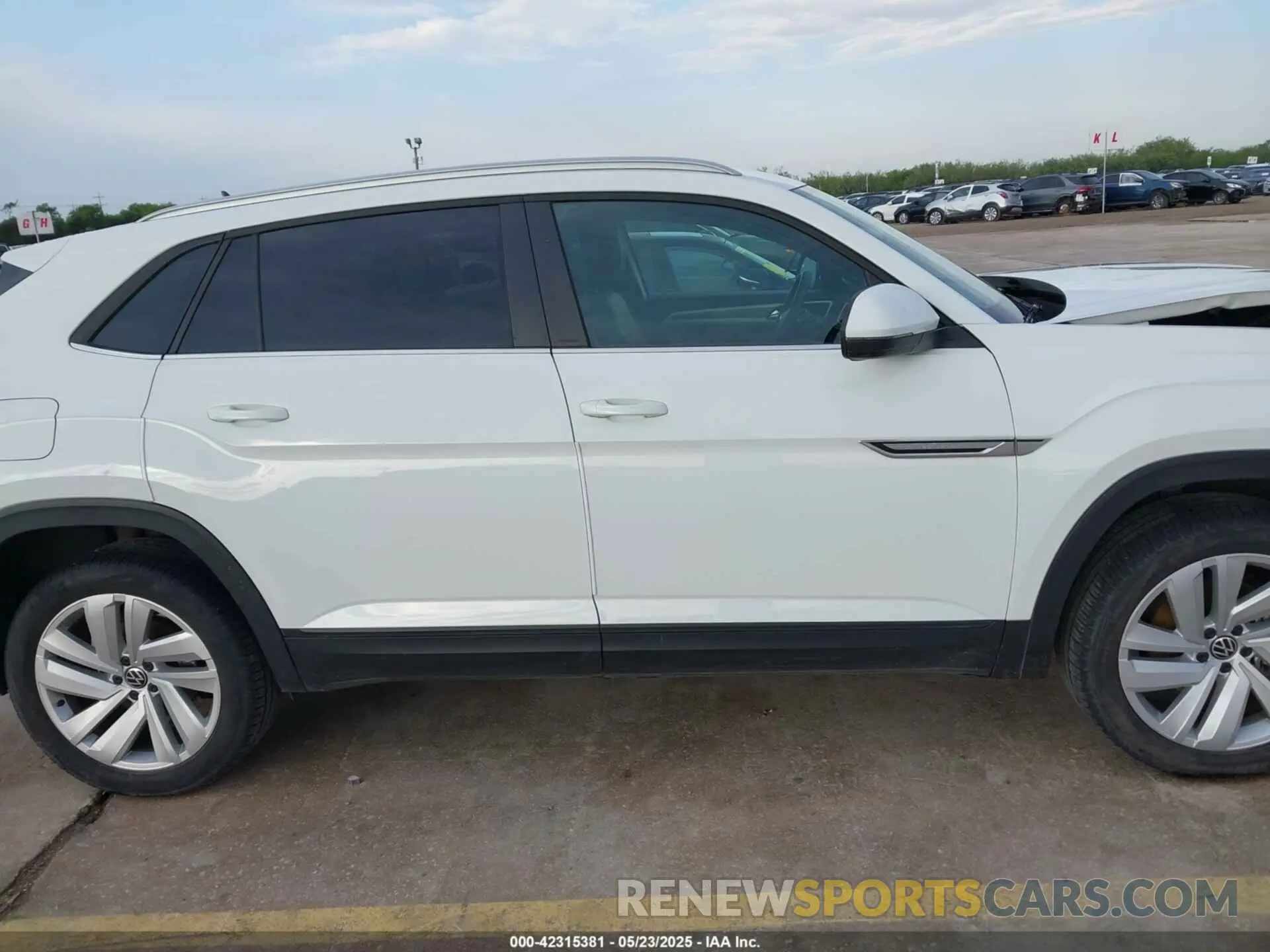 13 Photograph of a damaged car 1V2JE2CA4MC232349 VOLKSWAGEN ATLAS CROSS SPORT 2021