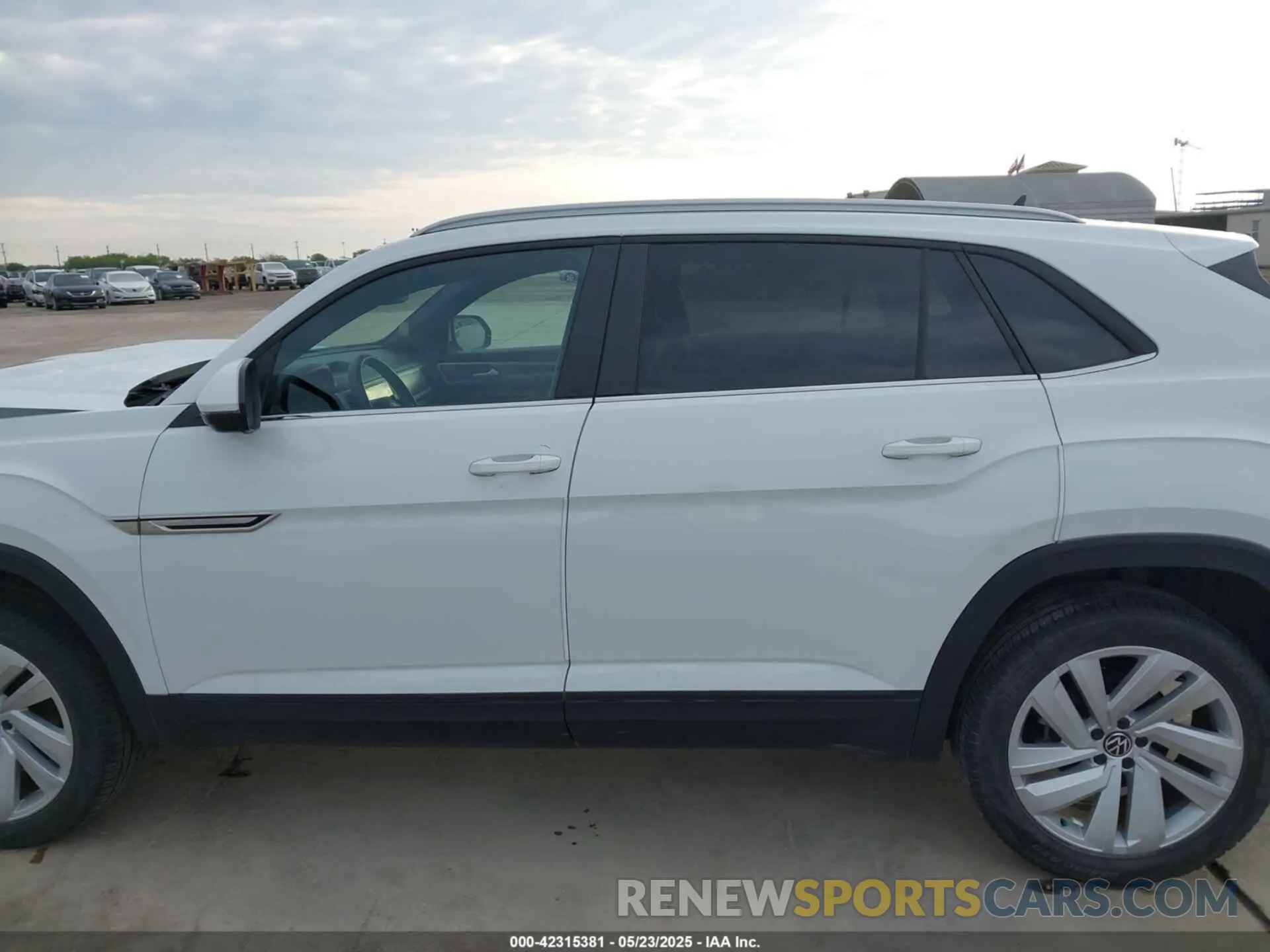 14 Photograph of a damaged car 1V2JE2CA4MC232349 VOLKSWAGEN ATLAS CROSS SPORT 2021