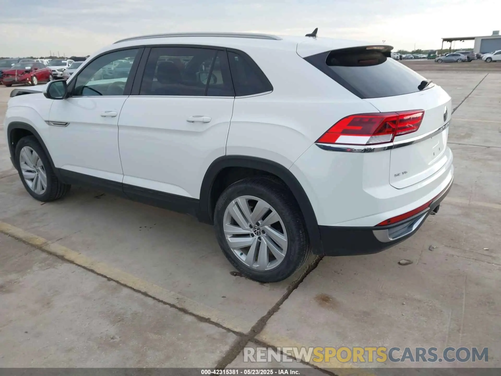 3 Photograph of a damaged car 1V2JE2CA4MC232349 VOLKSWAGEN ATLAS CROSS SPORT 2021