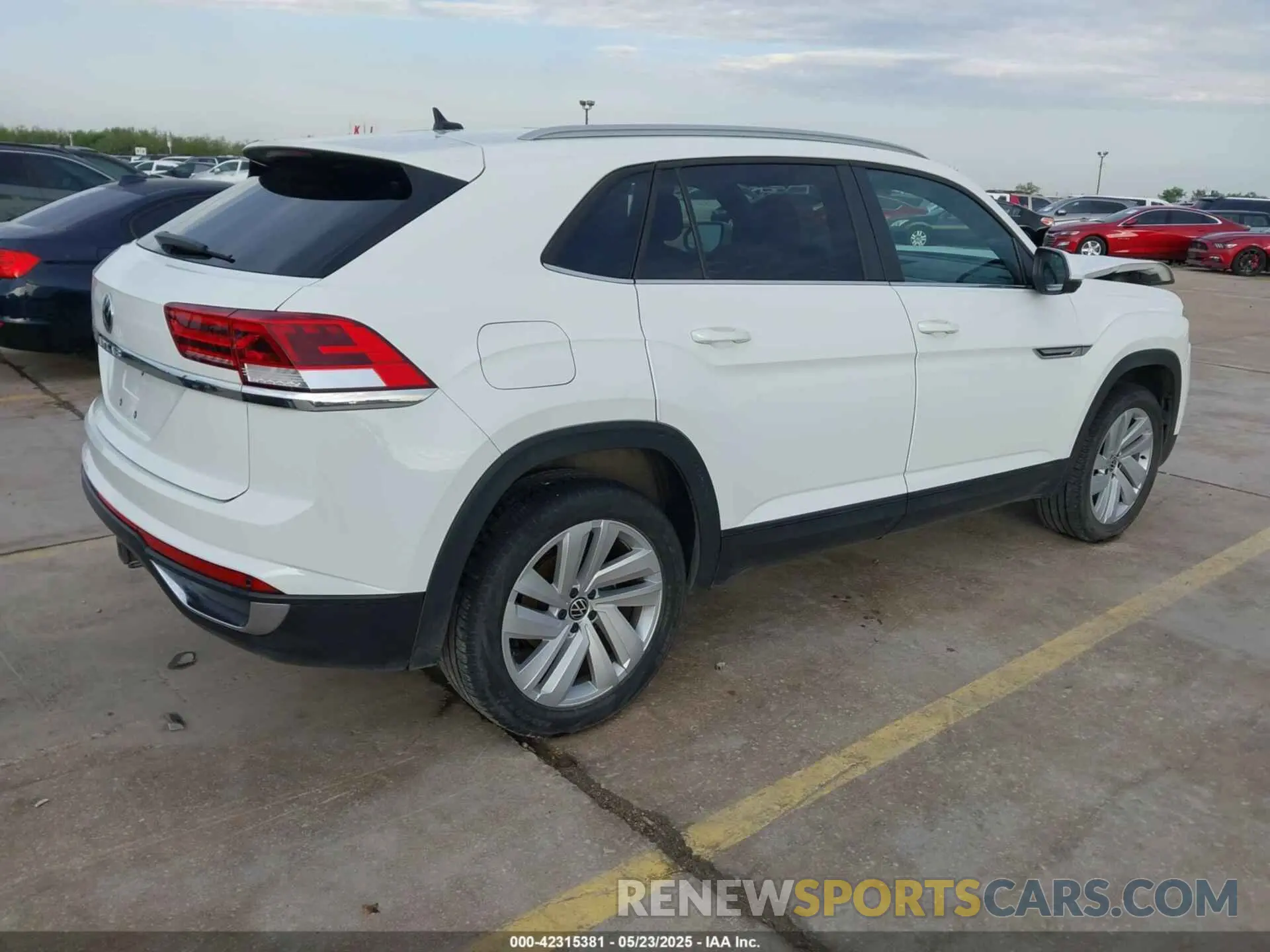 4 Photograph of a damaged car 1V2JE2CA4MC232349 VOLKSWAGEN ATLAS CROSS SPORT 2021