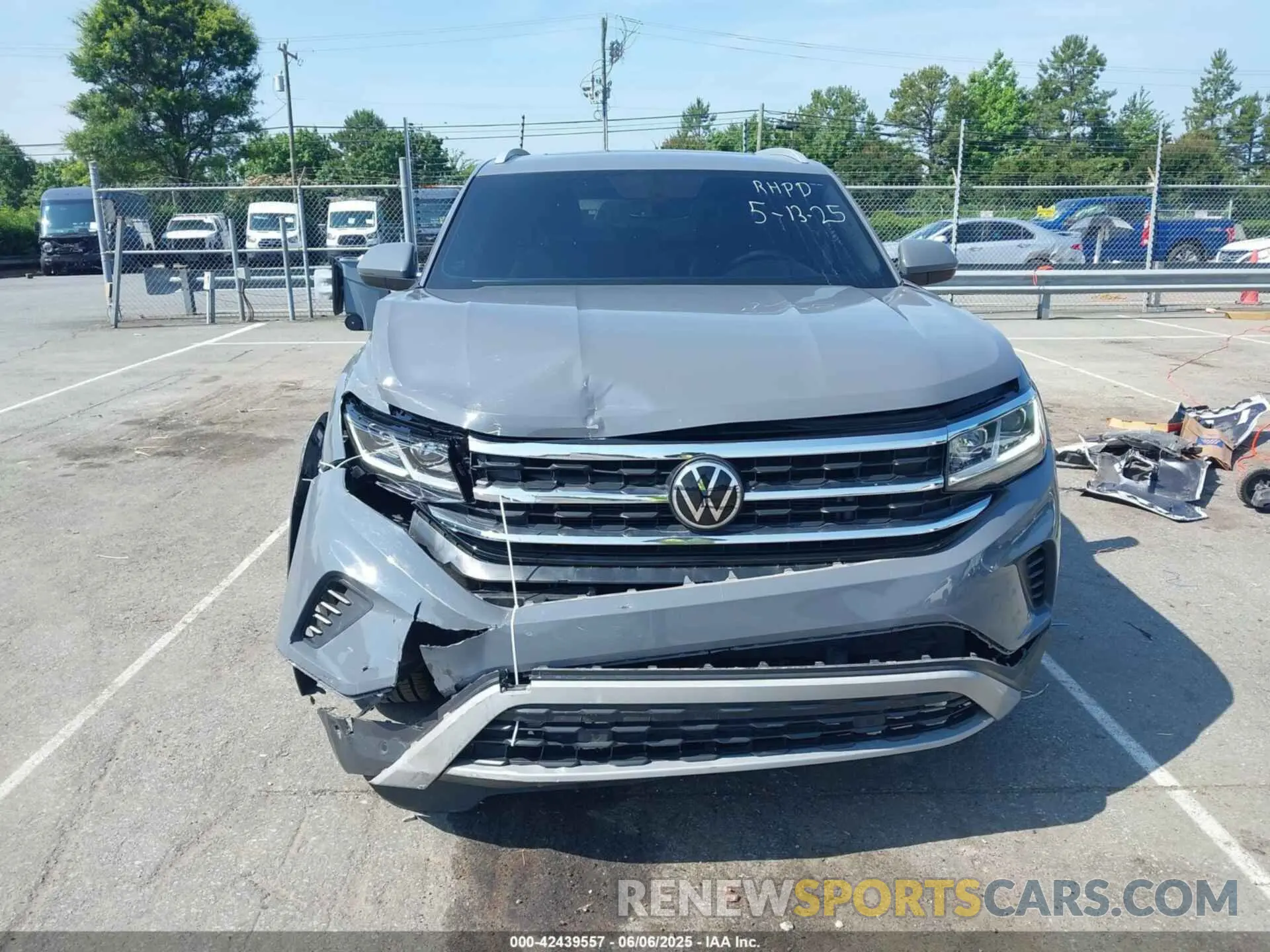 12 Photograph of a damaged car 1V2JE2CA5MC231503 VOLKSWAGEN ATLAS CROSS SPORT 2021