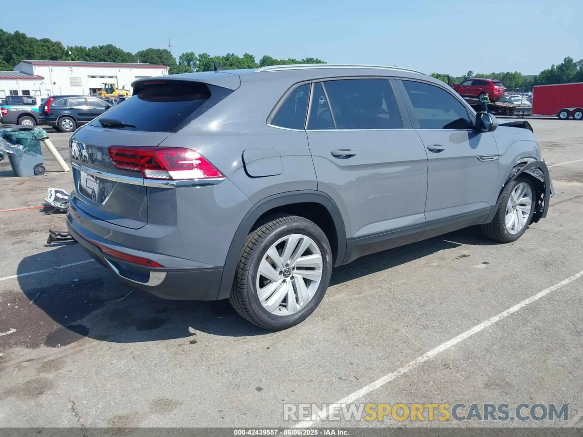 4 Photograph of a damaged car 1V2JE2CA5MC231503 VOLKSWAGEN ATLAS CROSS SPORT 2021