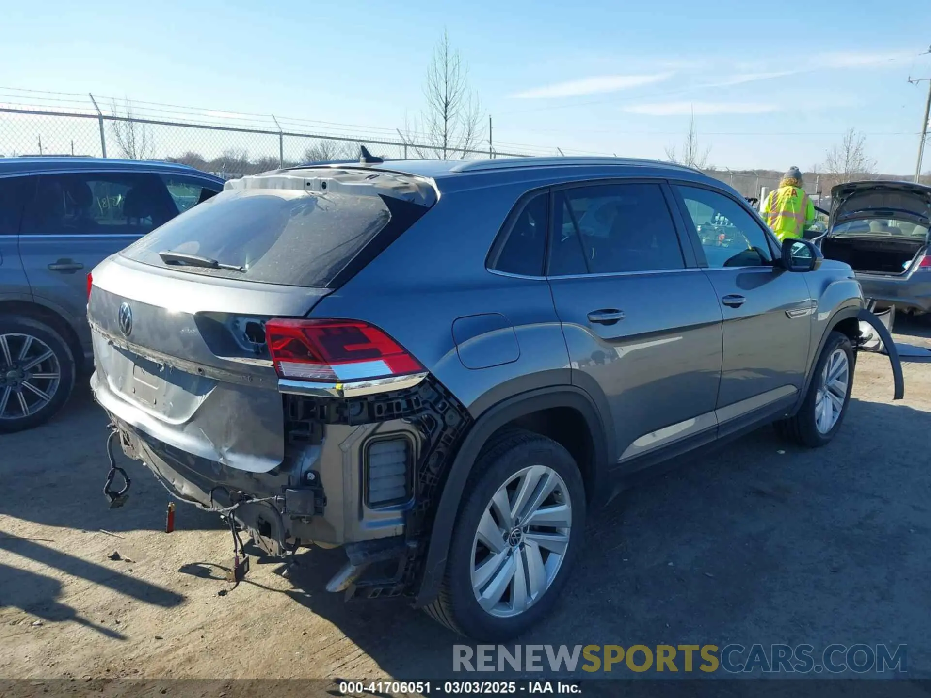 4 Photograph of a damaged car 1V2JE2CA6MC219358 VOLKSWAGEN ATLAS CROSS SPORT 2021